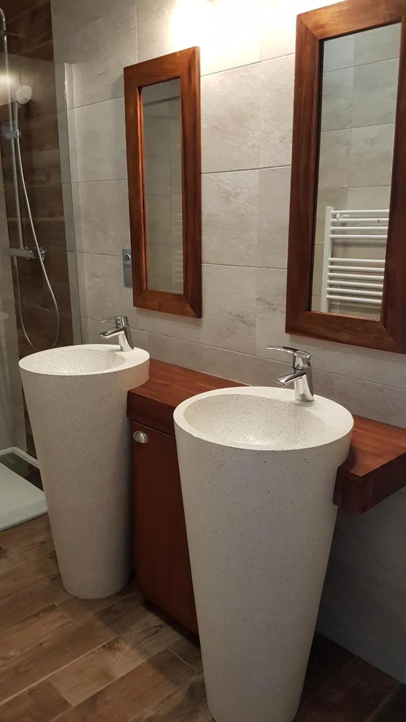 Bathroom in Les Cuves - Saintes