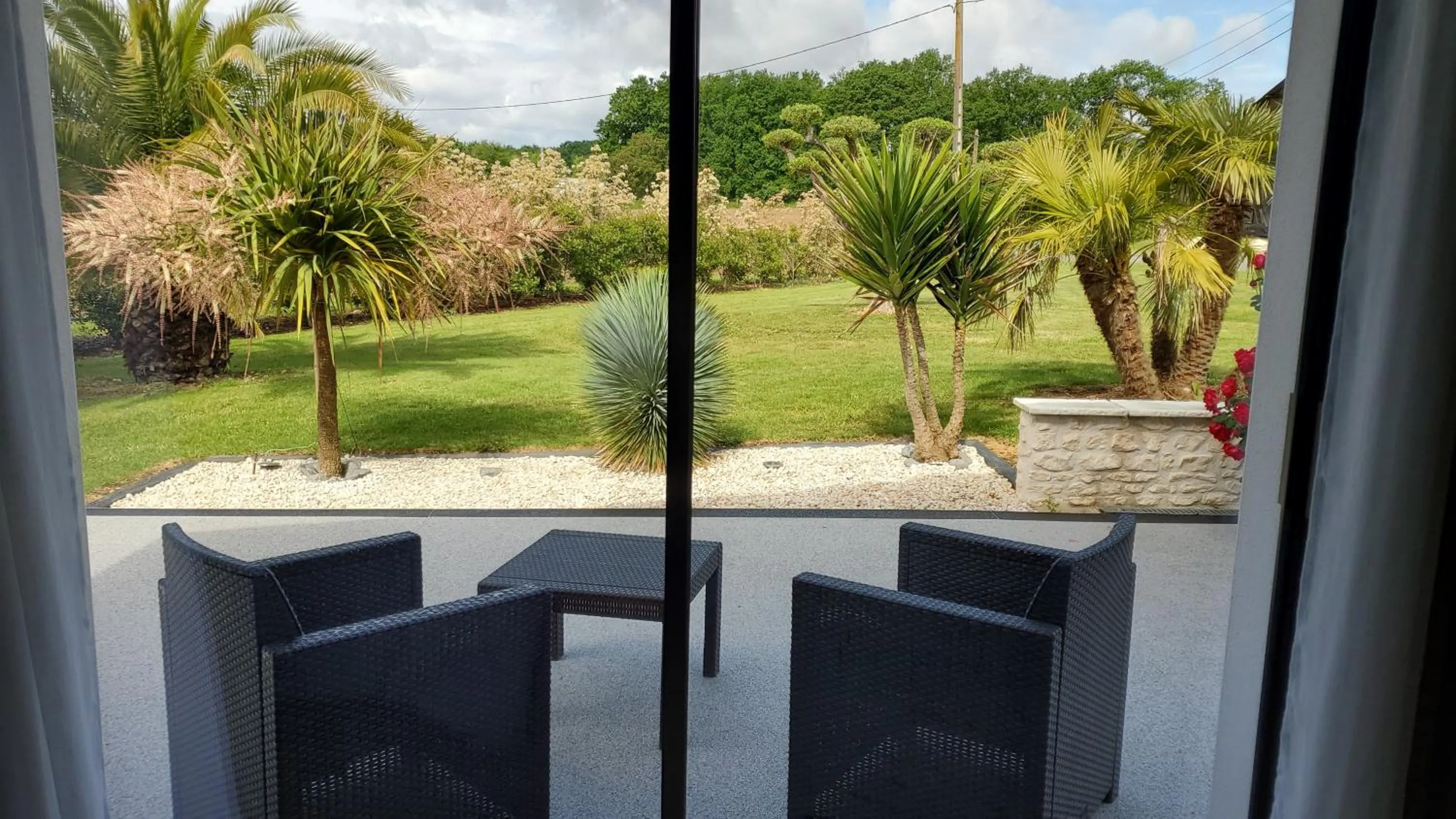 Garden view in Les Cuves - Saintes