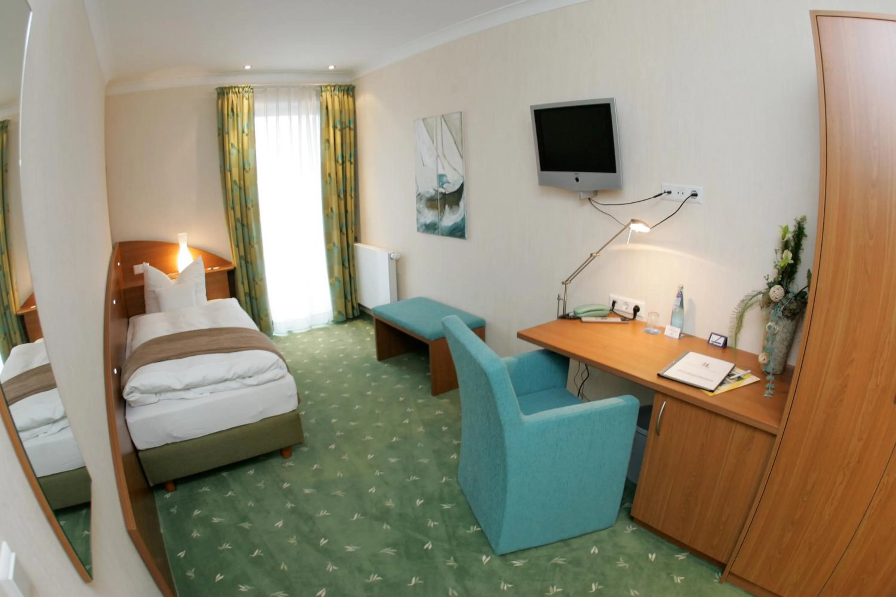 Photo of the whole room, Bed in Isselhorster Landhaus