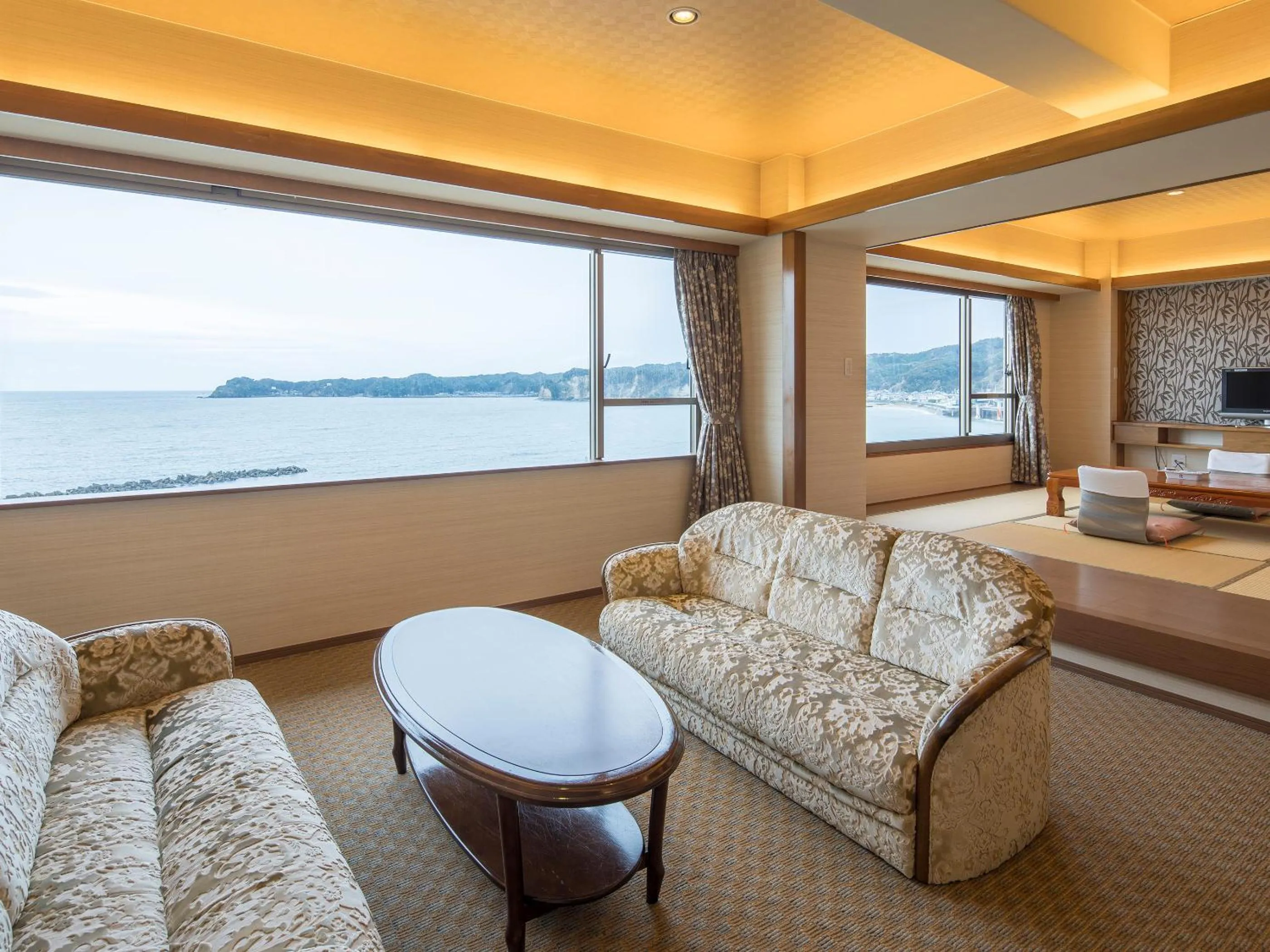 Deluxe Japanese and Western Style Room - Non-Smoking in Mikazuki Sea-Park Hotel Katsuura