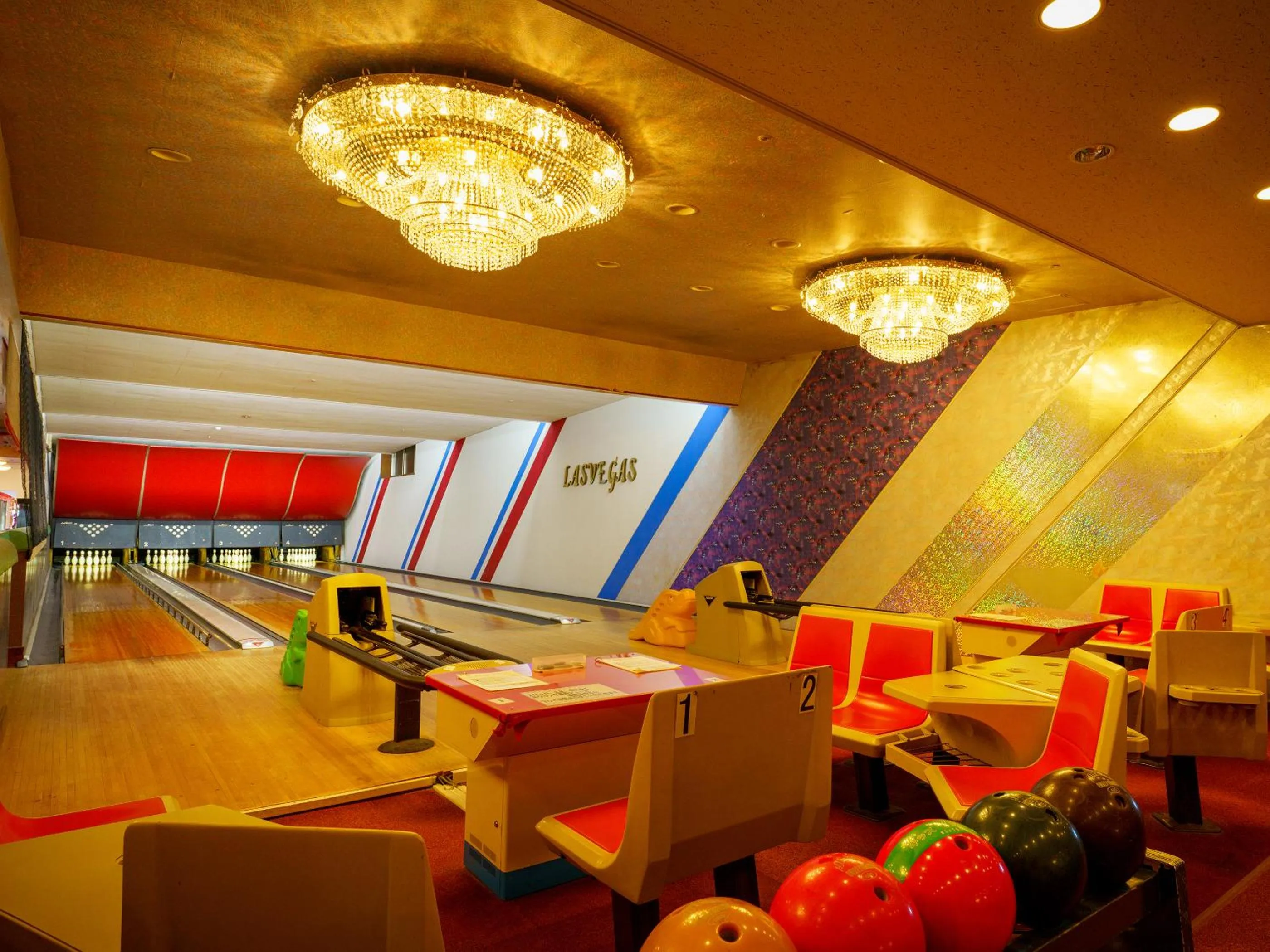 Bowling in Mikazuki Sea-Park Hotel Katsuura