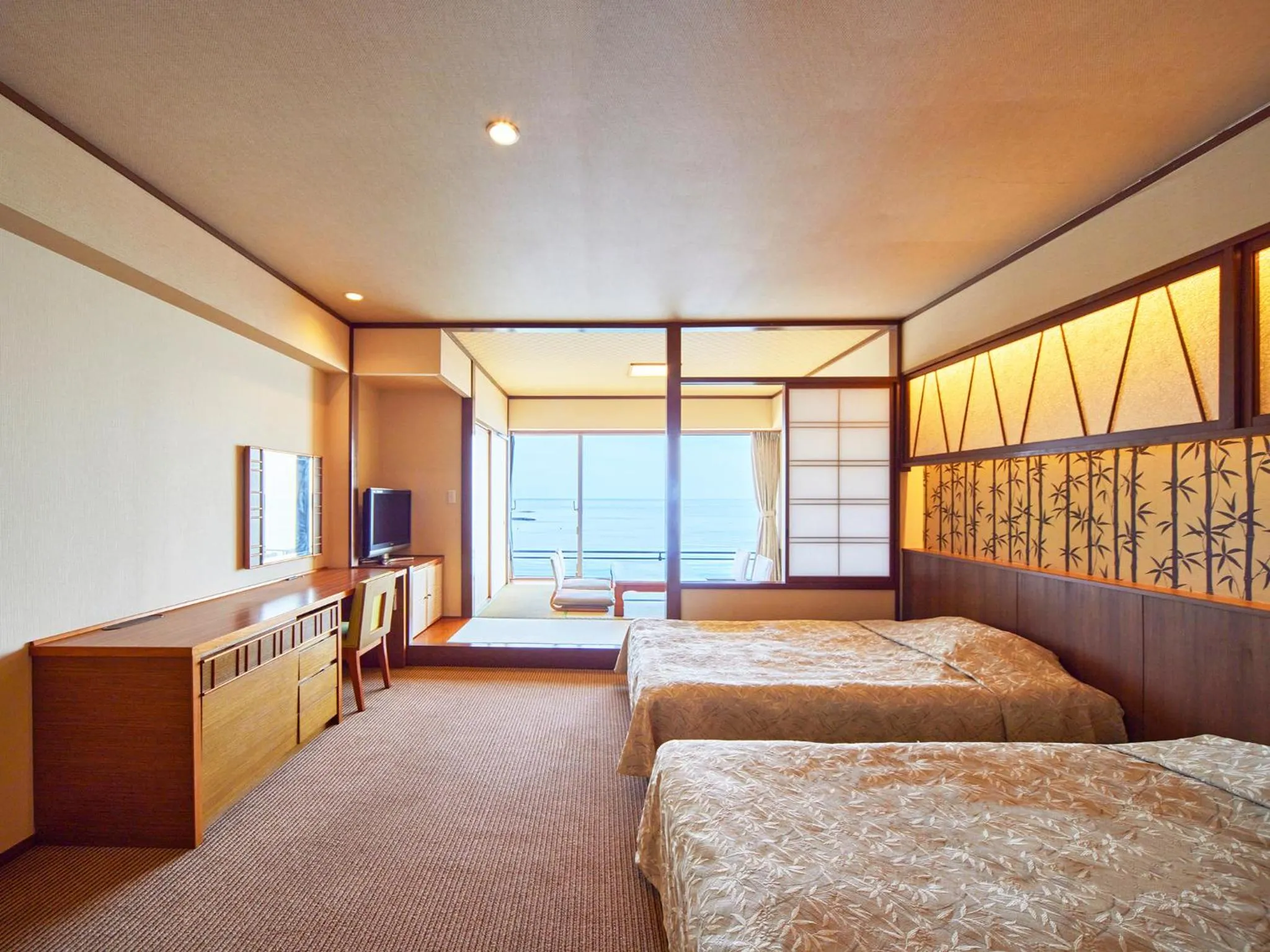 Photo of the whole room, Bed in Mikazuki Sea-Park Hotel Katsuura