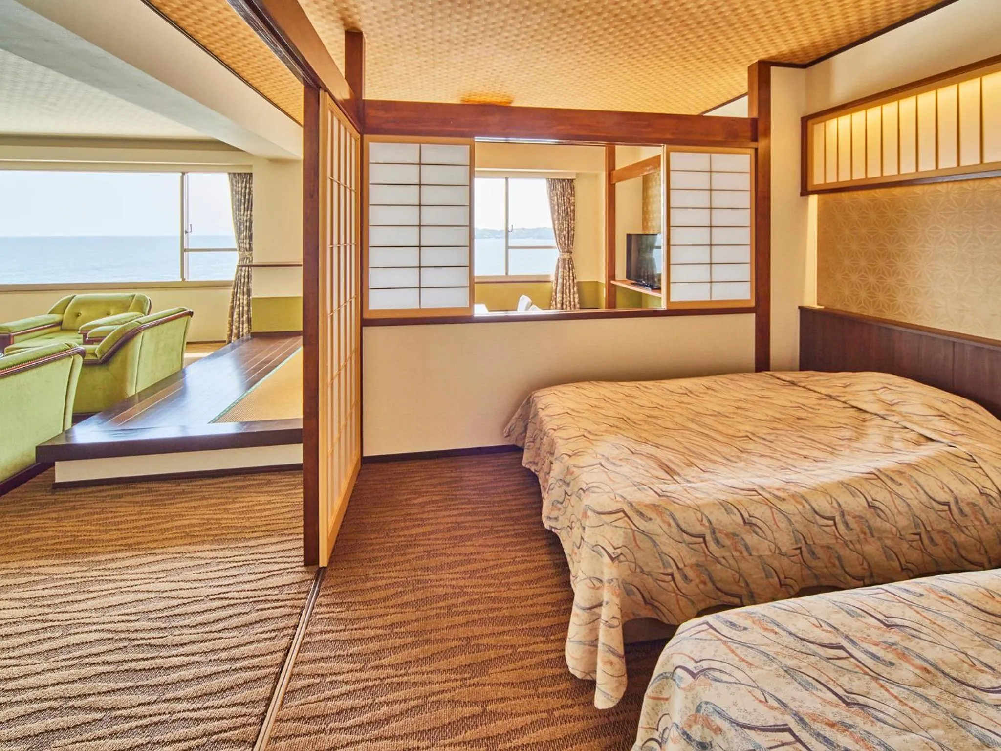 Photo of the whole room, Bed in Mikazuki Sea-Park Hotel Katsuura