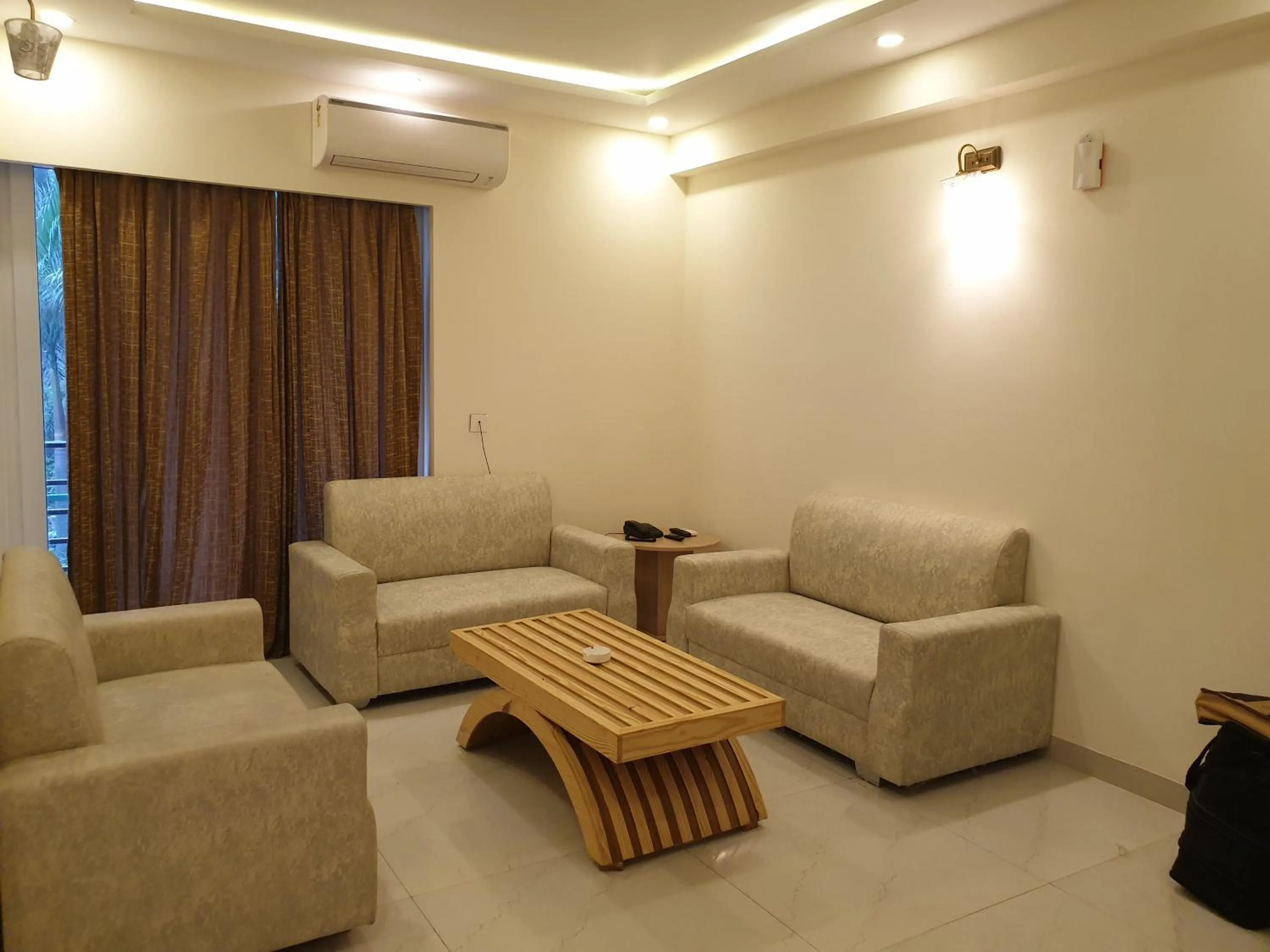 Living room in Hotel White Rock By The Solitaire Hospitality