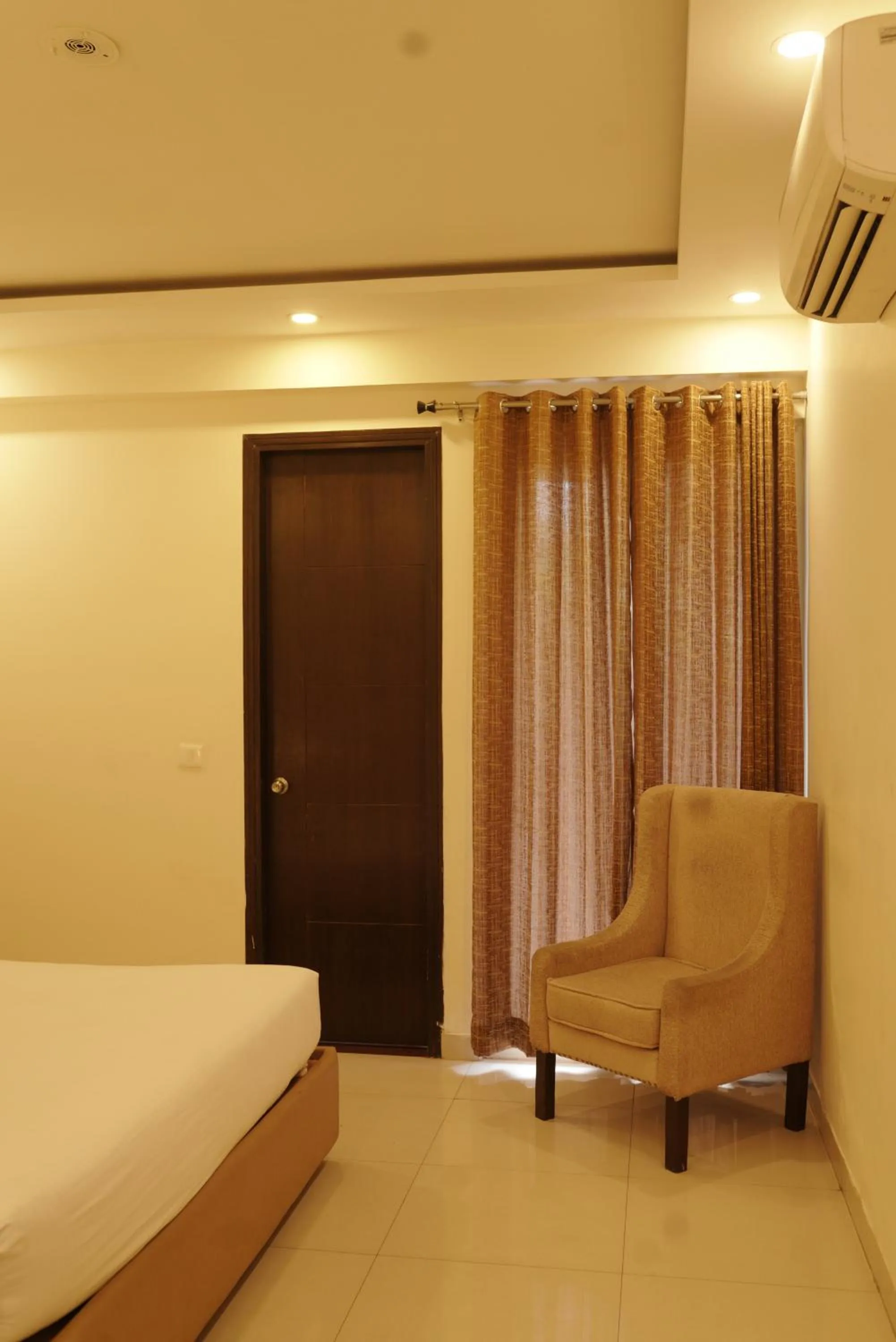 Living room, Bed in Hotel White Rock By The Solitaire Hospitality