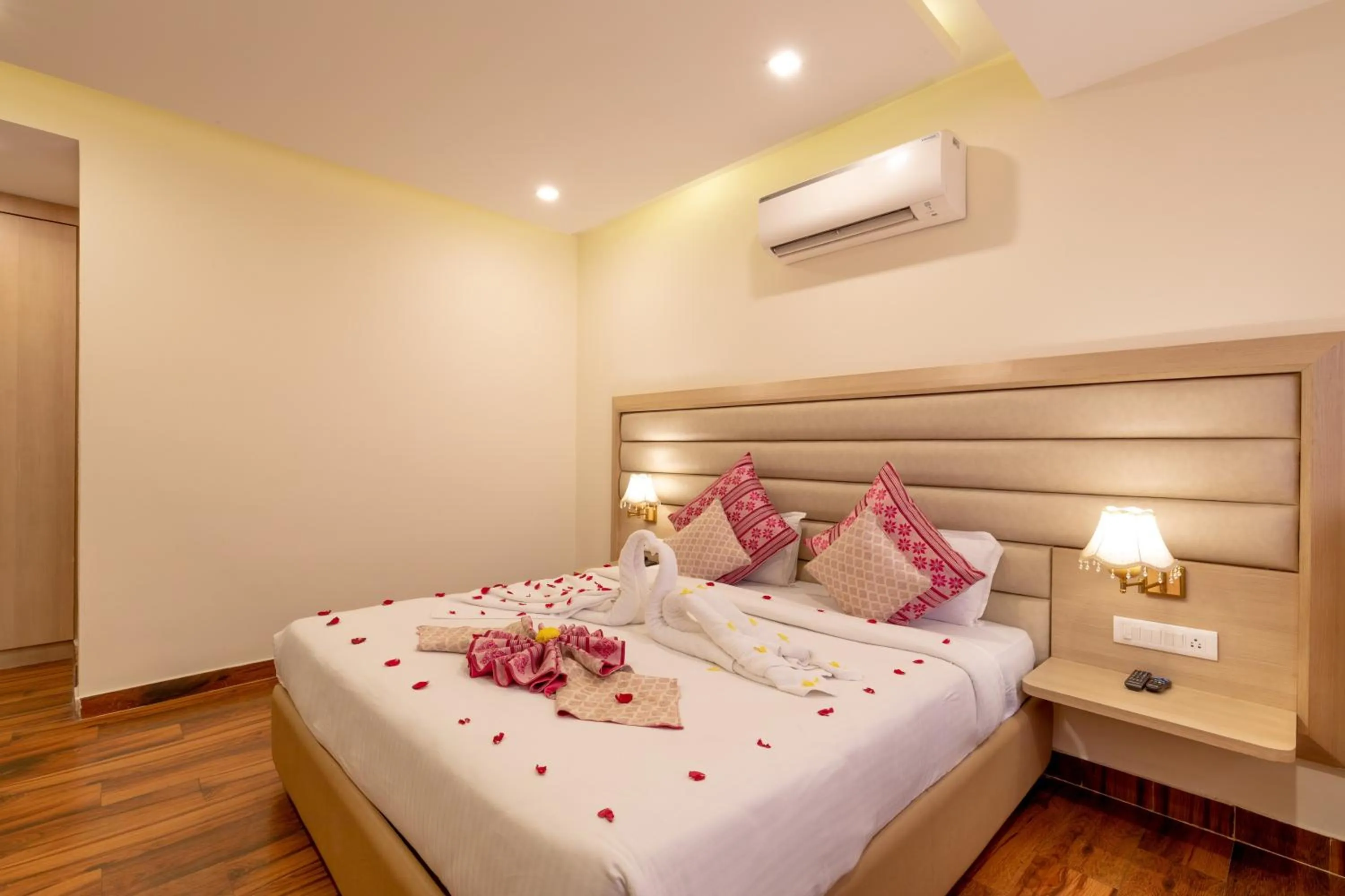 Bed in Hotel White Rock By The Solitaire Hospitality