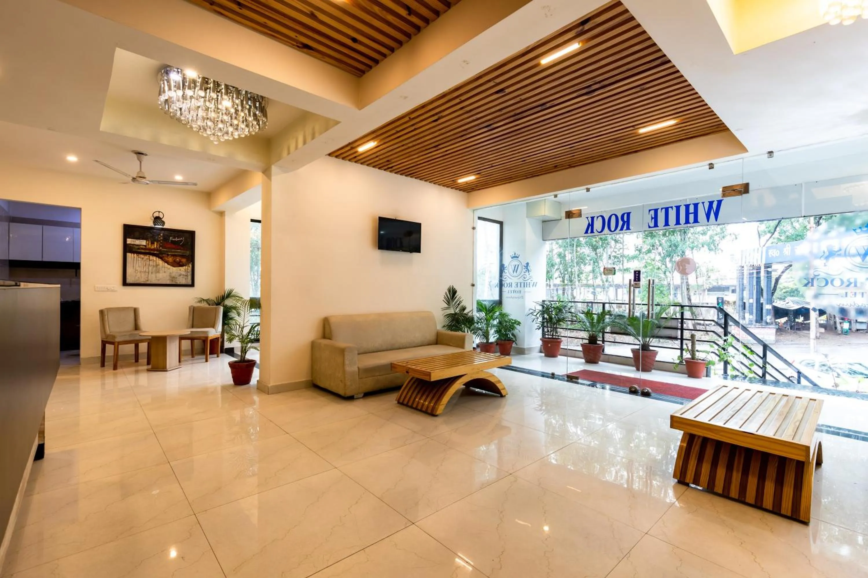 Lobby or reception in Hotel White Rock By The Solitaire Hospitality