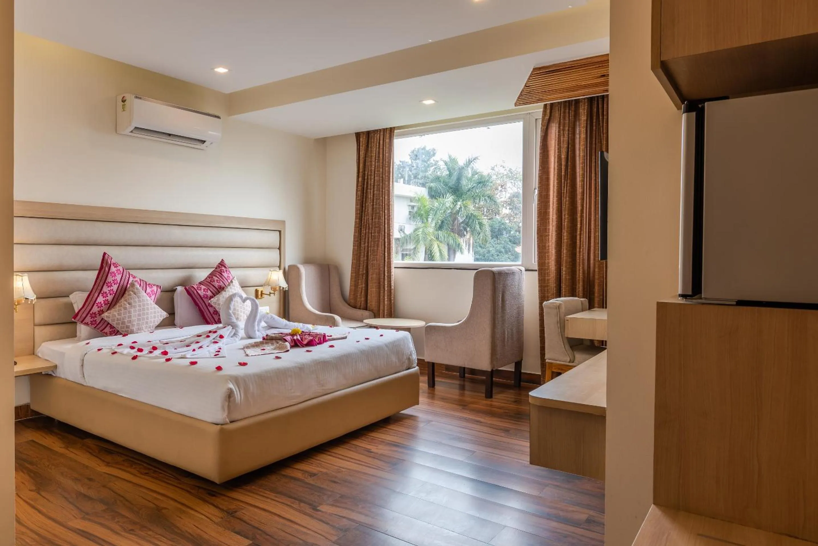 Living room, Bed in Hotel White Rock By The Solitaire Hospitality