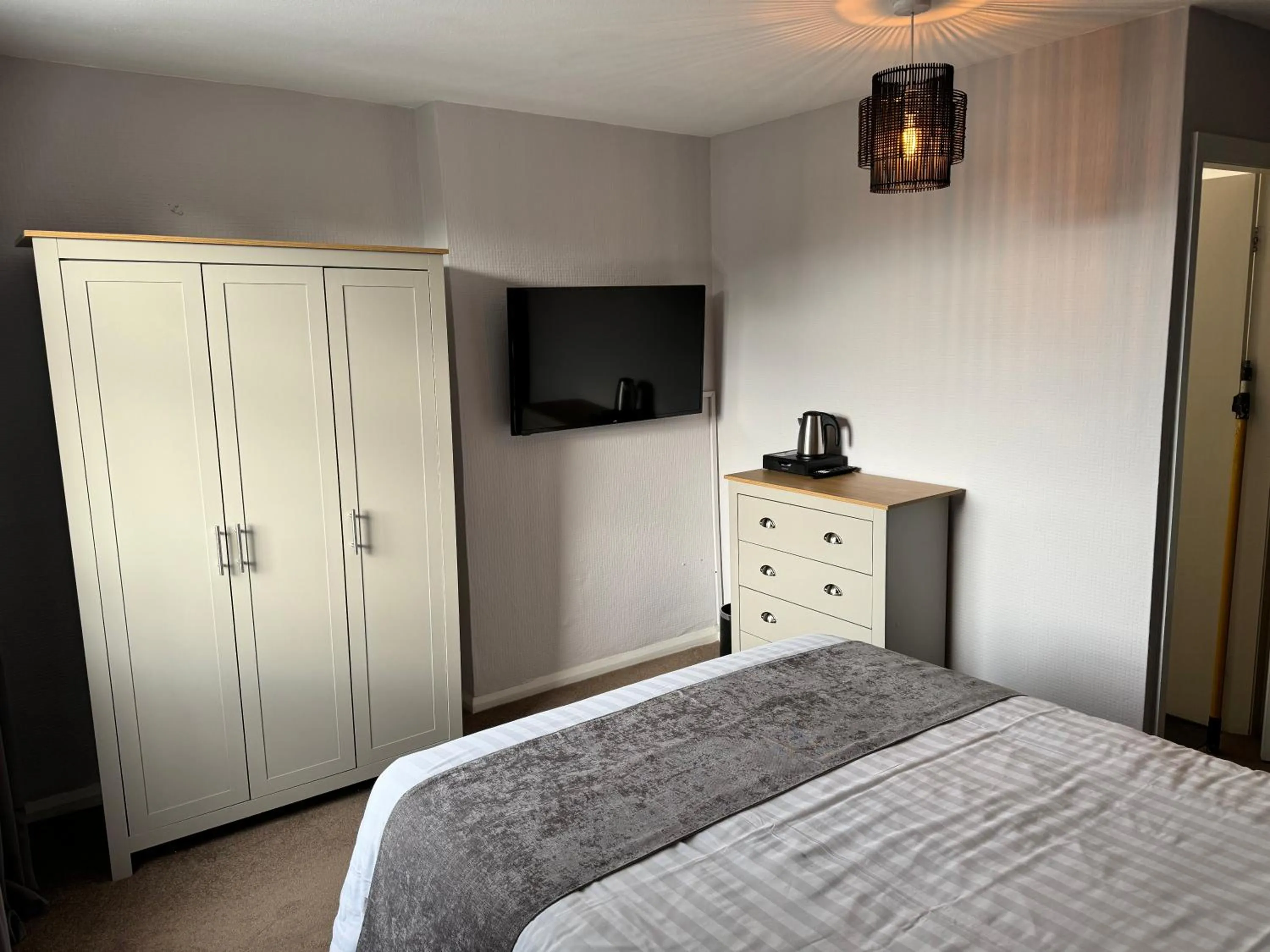 TV and multimedia, Bed in New Masons Arms