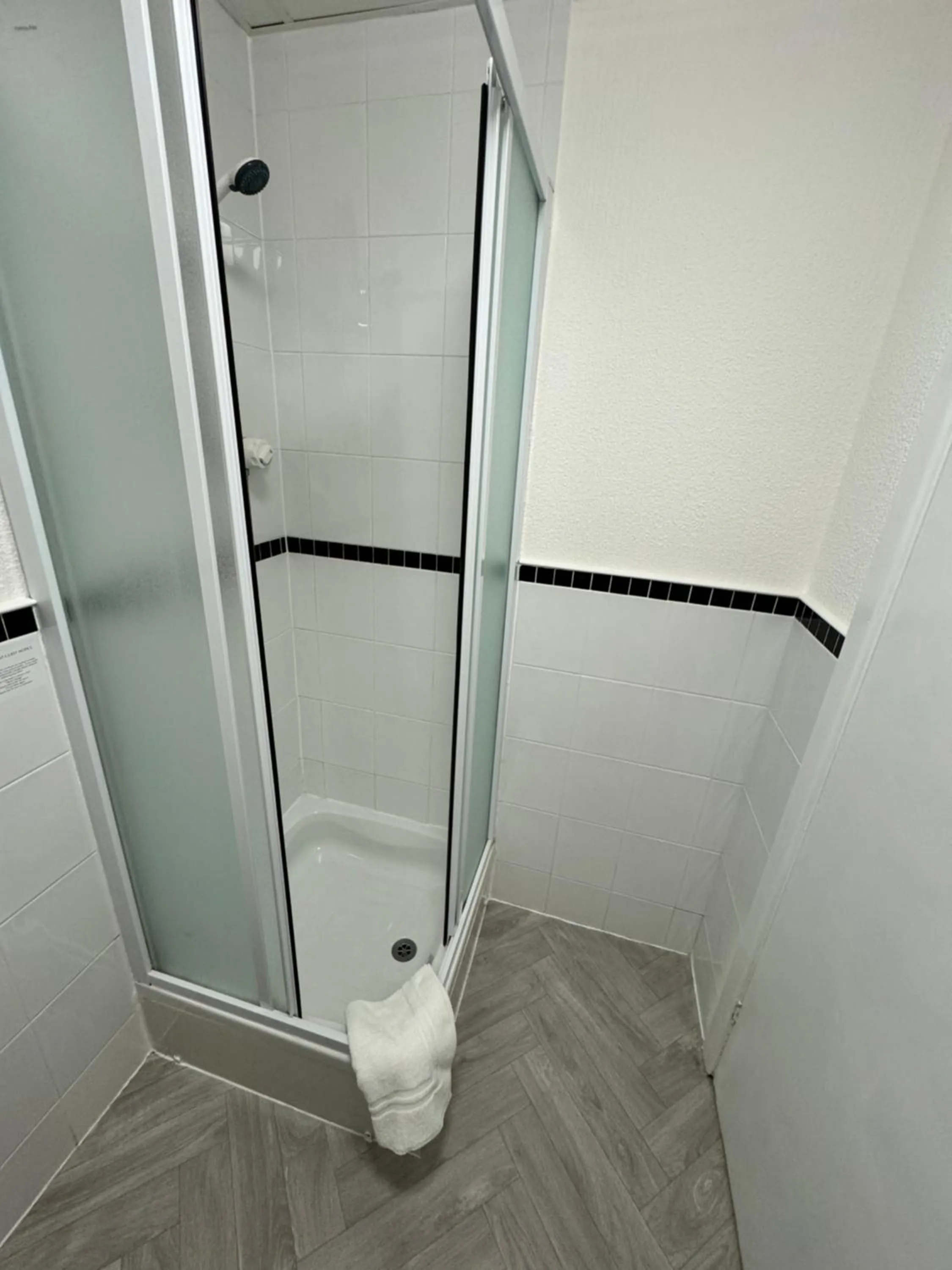 Shower in New Masons Arms