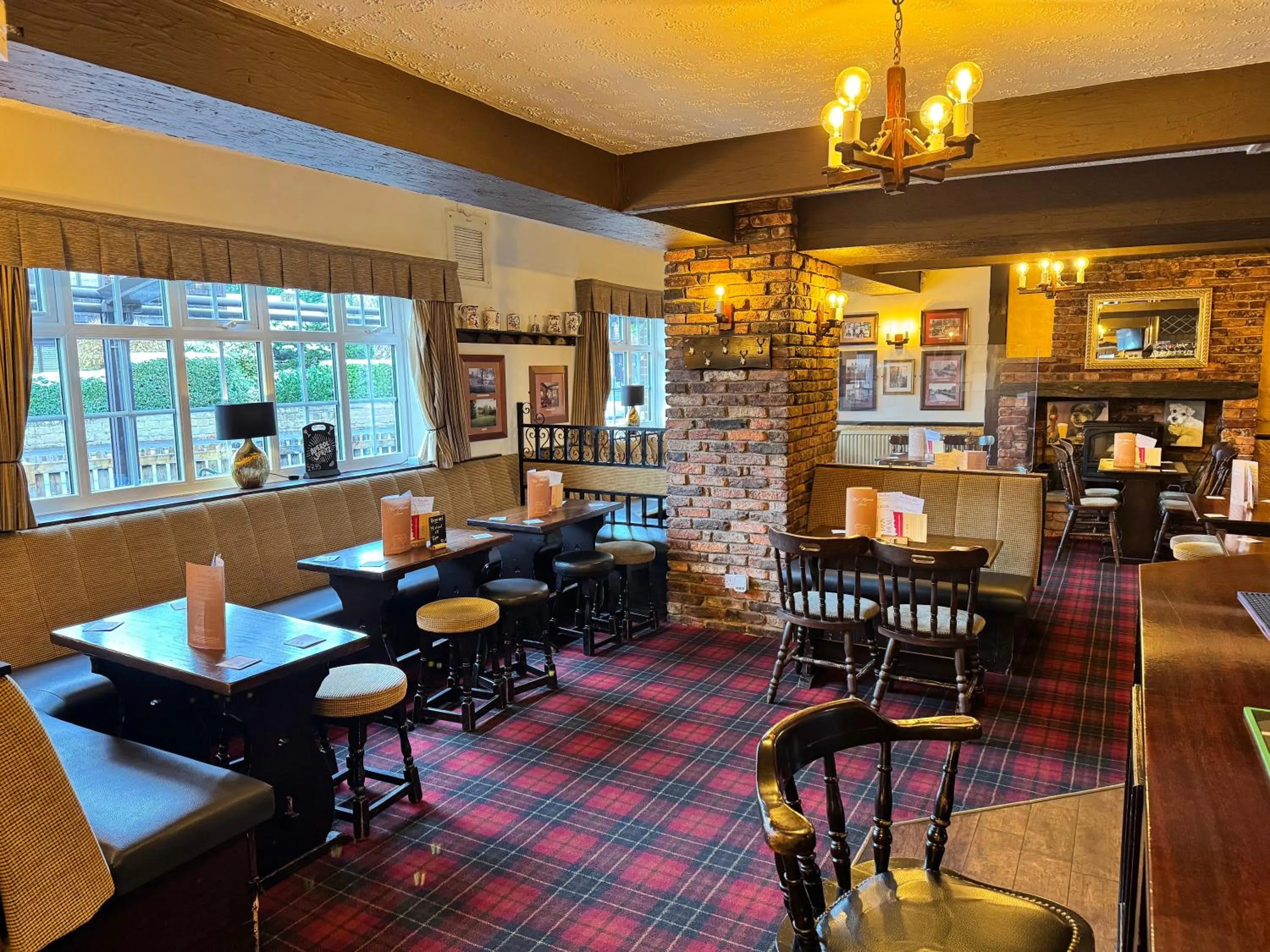 Lounge or bar in New Masons Arms