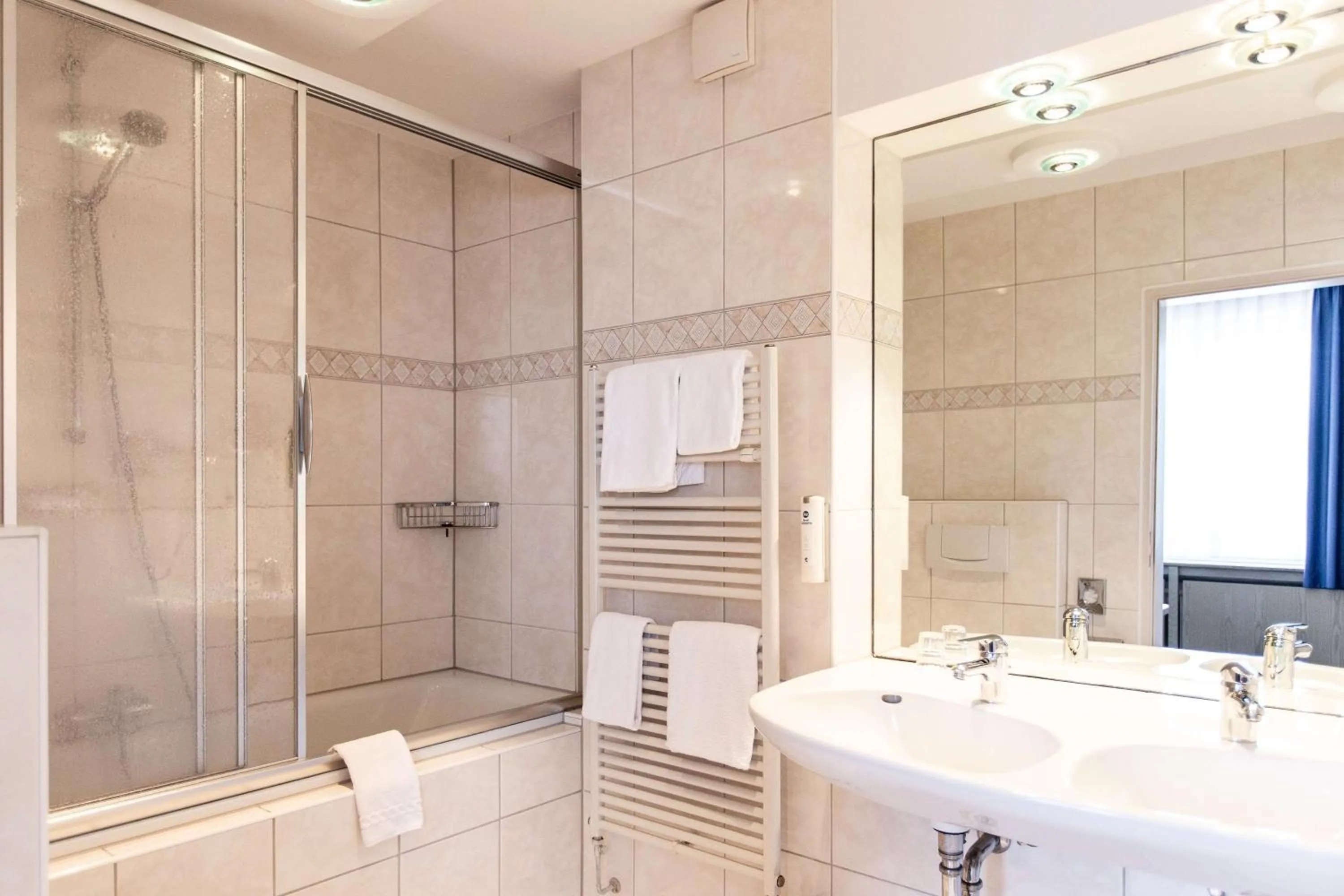 Bathroom in Best Western Hotel Heide