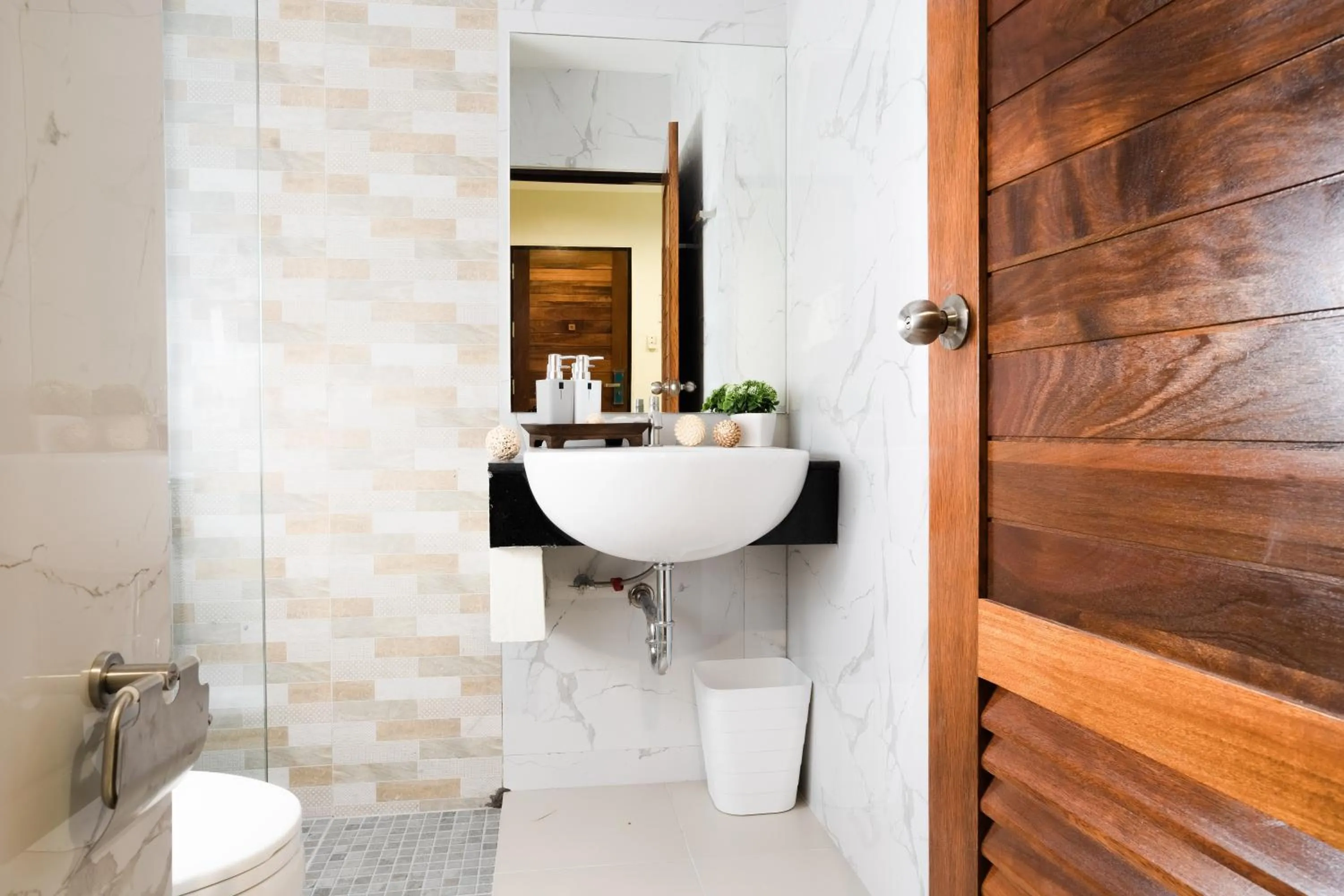 Bathroom in SJ Miracle Hotel