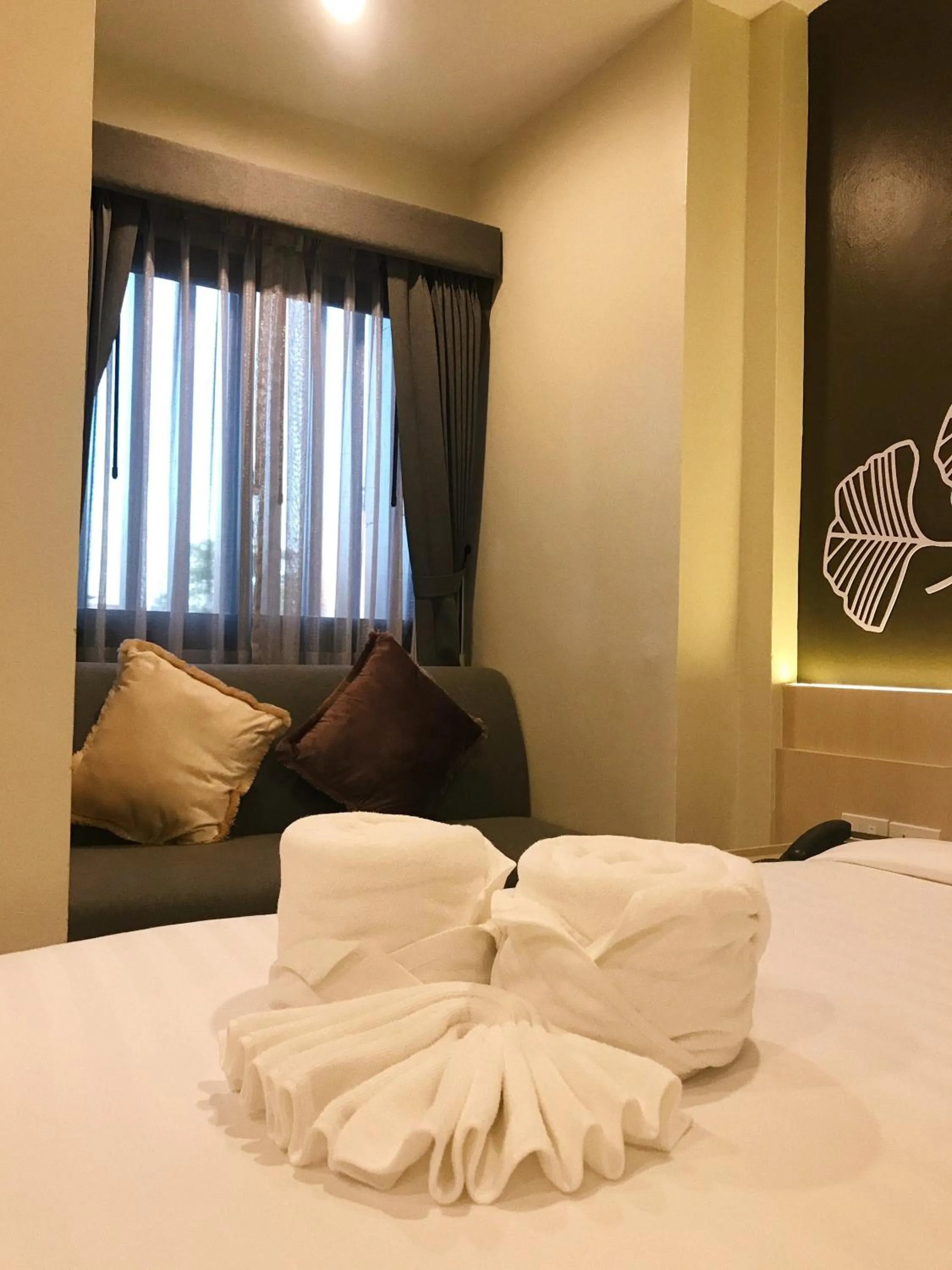 Bedroom, Bed in SJ Miracle Hotel