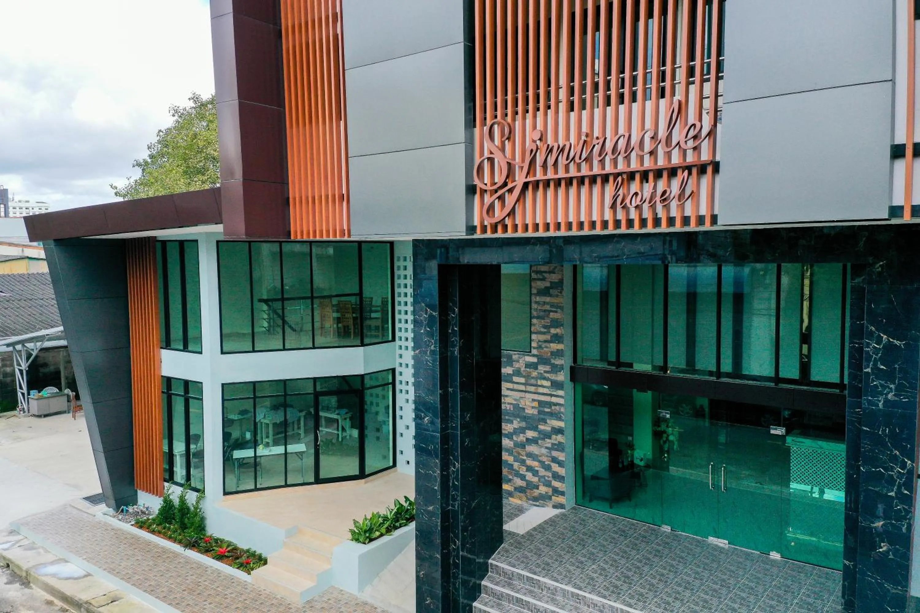 Property building in SJ Miracle Hotel