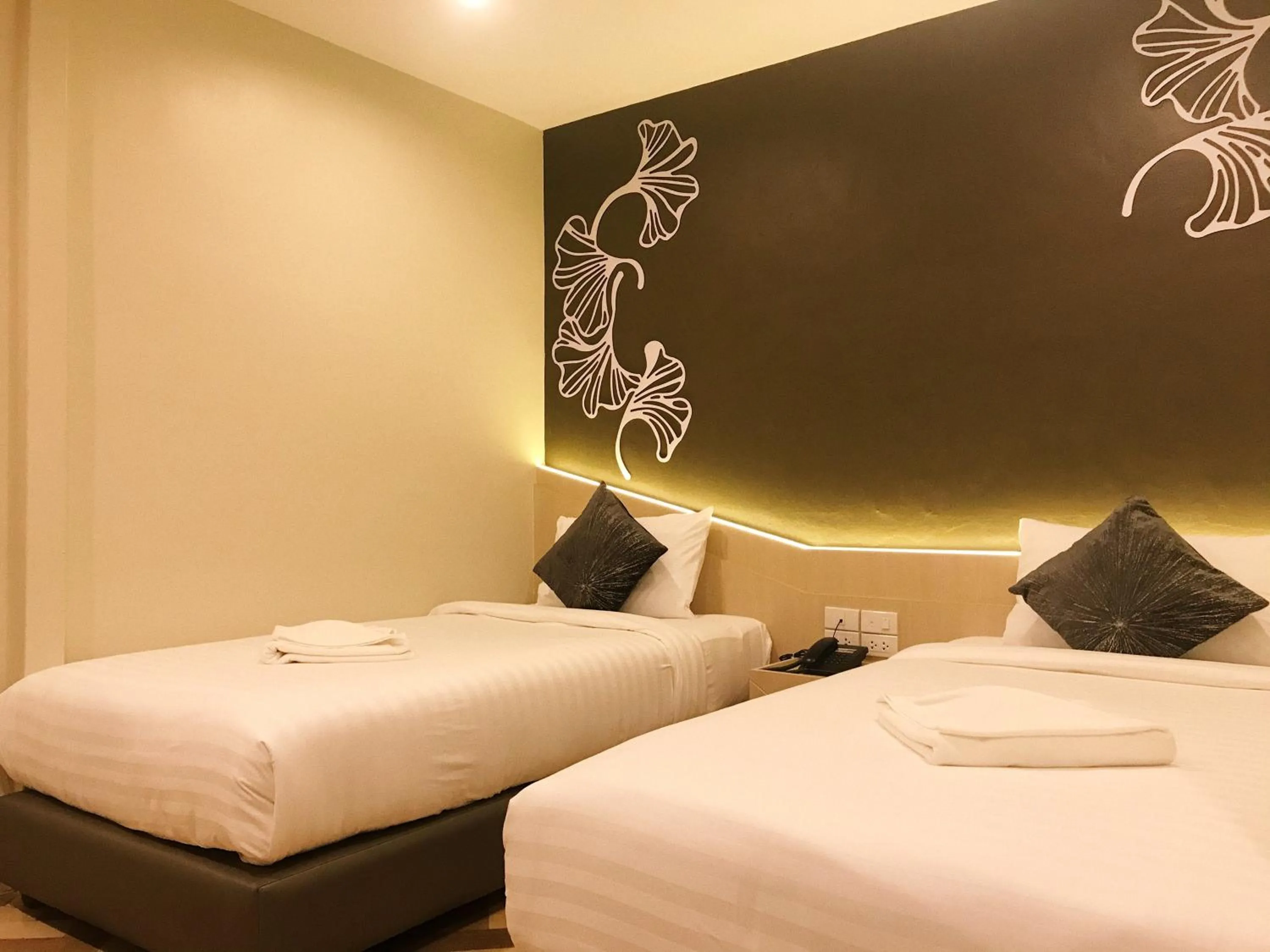 Bedroom, Bed in SJ Miracle Hotel