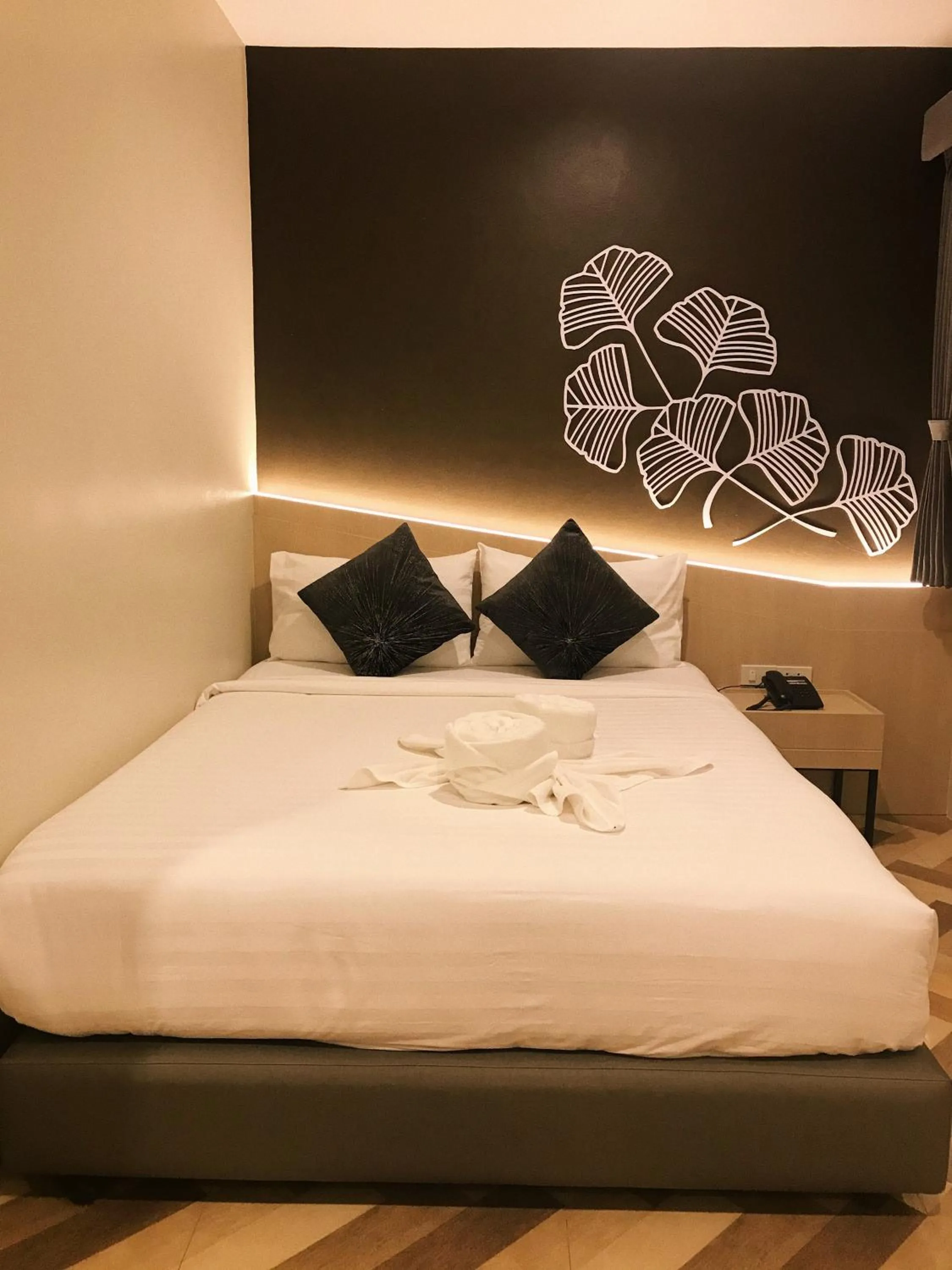 Bedroom, Bed in SJ Miracle Hotel