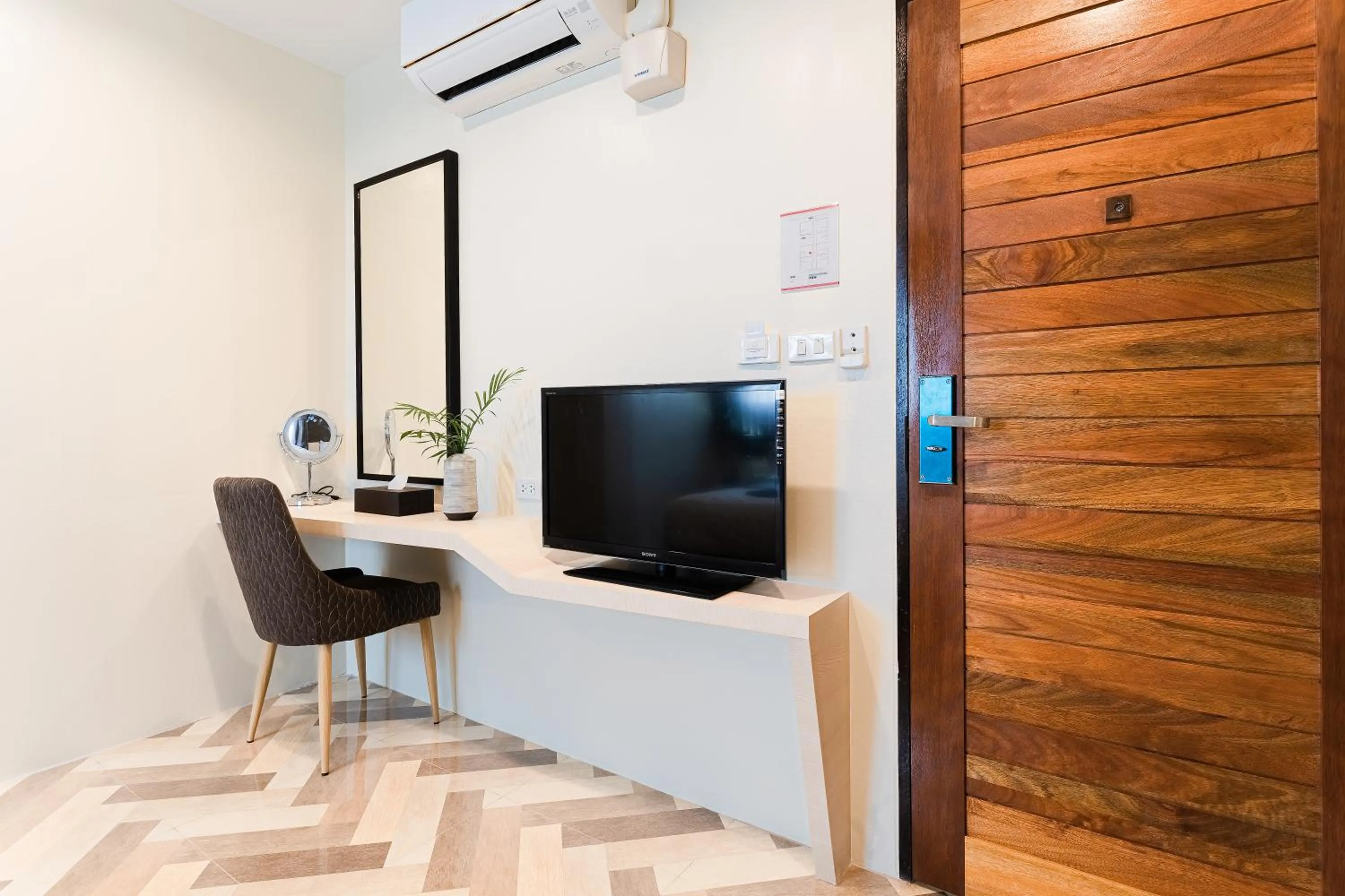 TV and multimedia in SJ Miracle Hotel