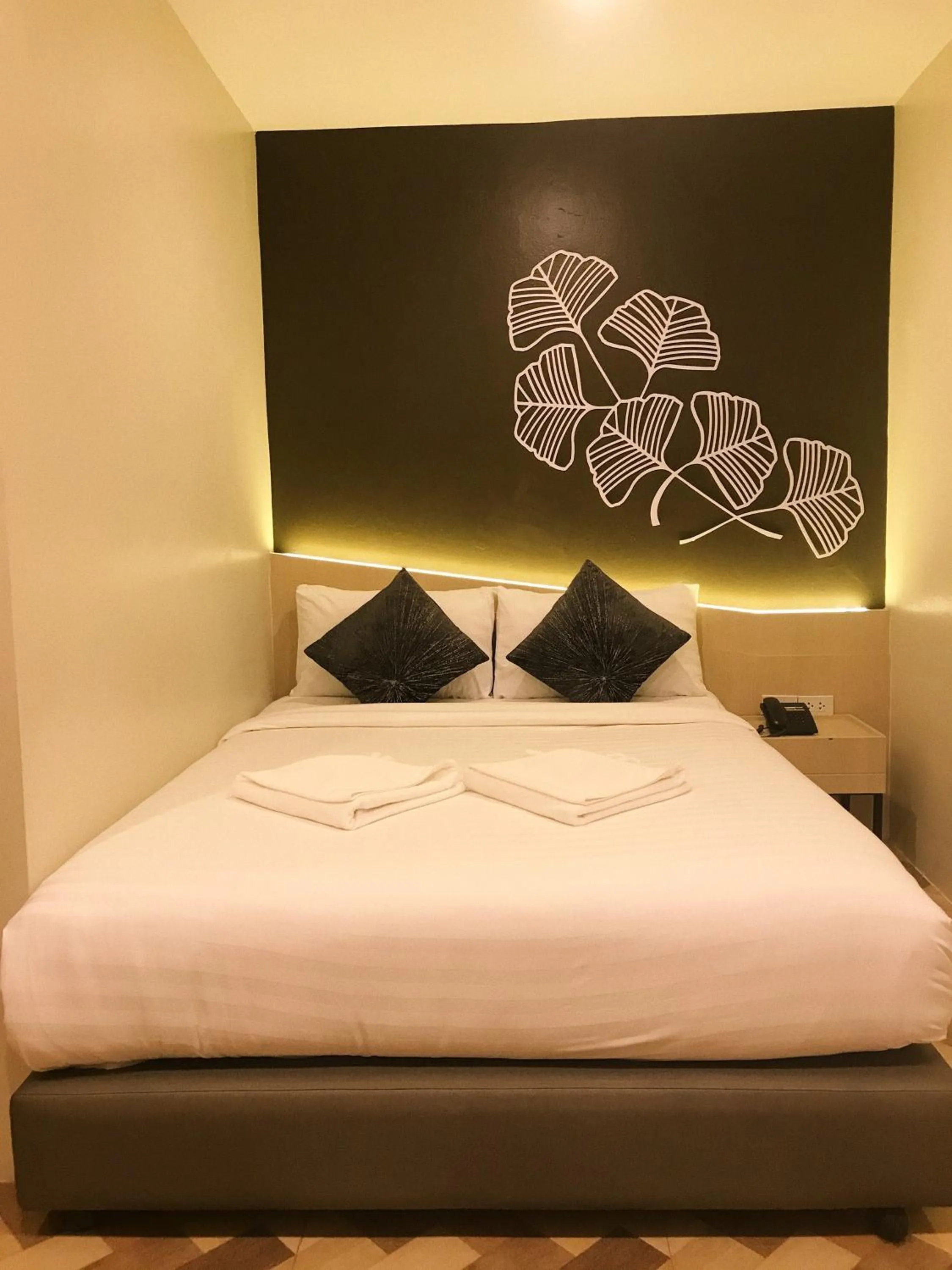 Bedroom, Bed in SJ Miracle Hotel