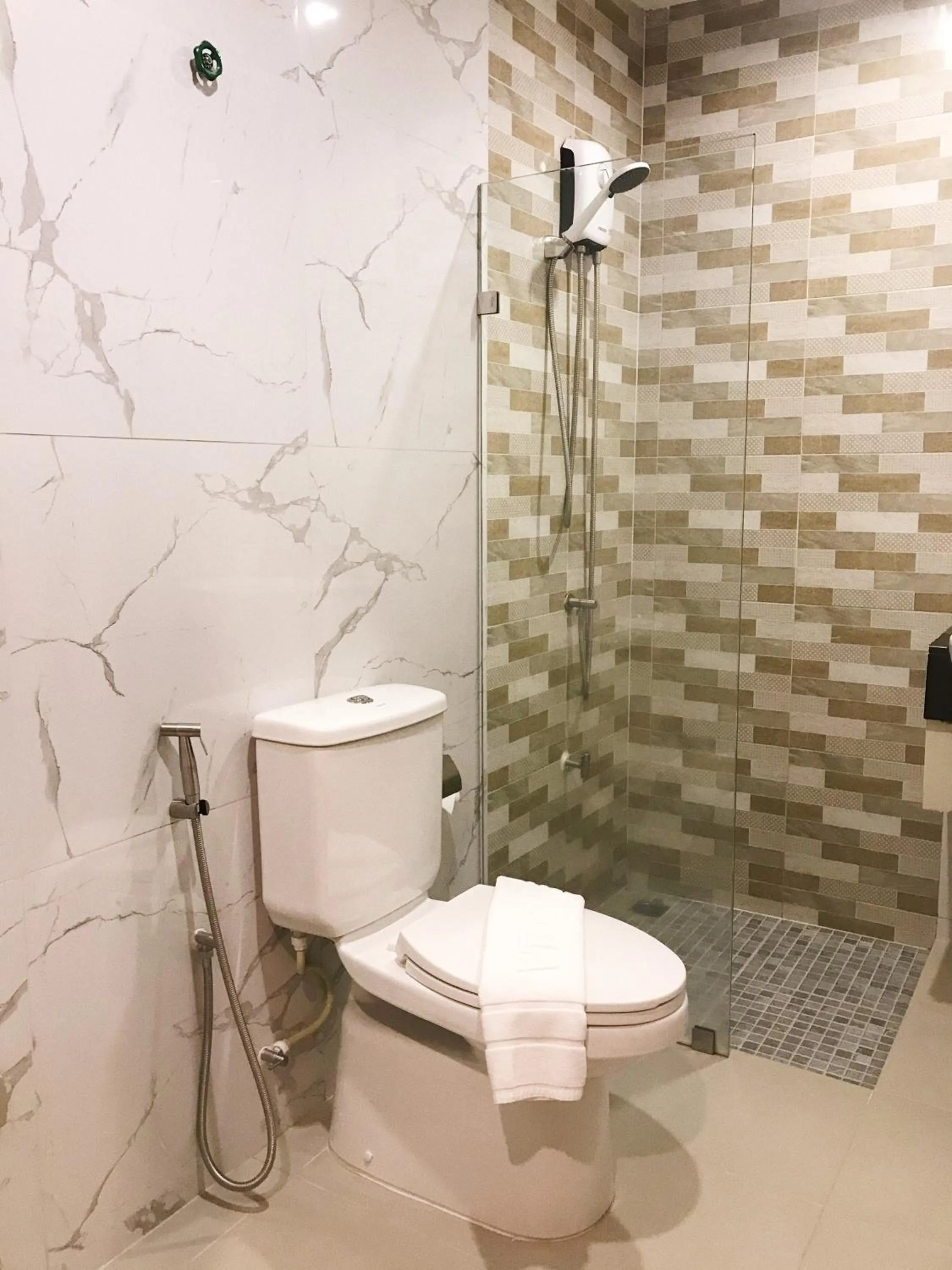 Bathroom in SJ Miracle Hotel