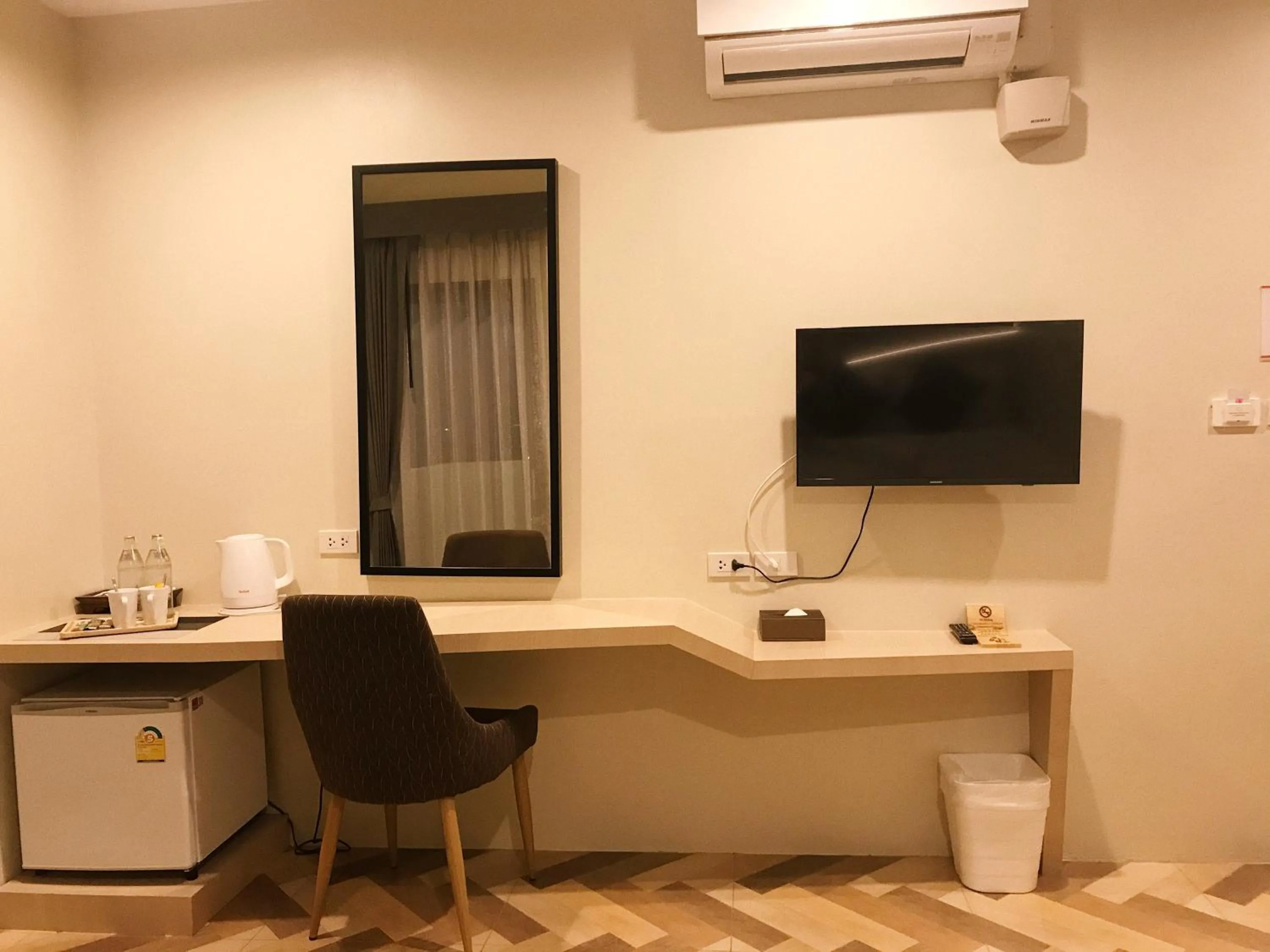 TV and multimedia in SJ Miracle Hotel