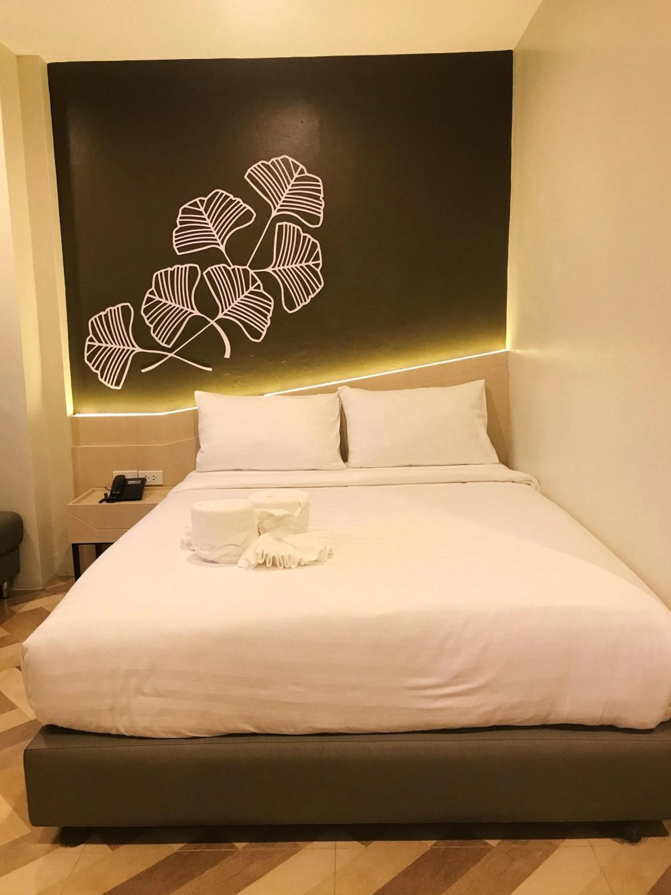 Bedroom, Bed in SJ Miracle Hotel