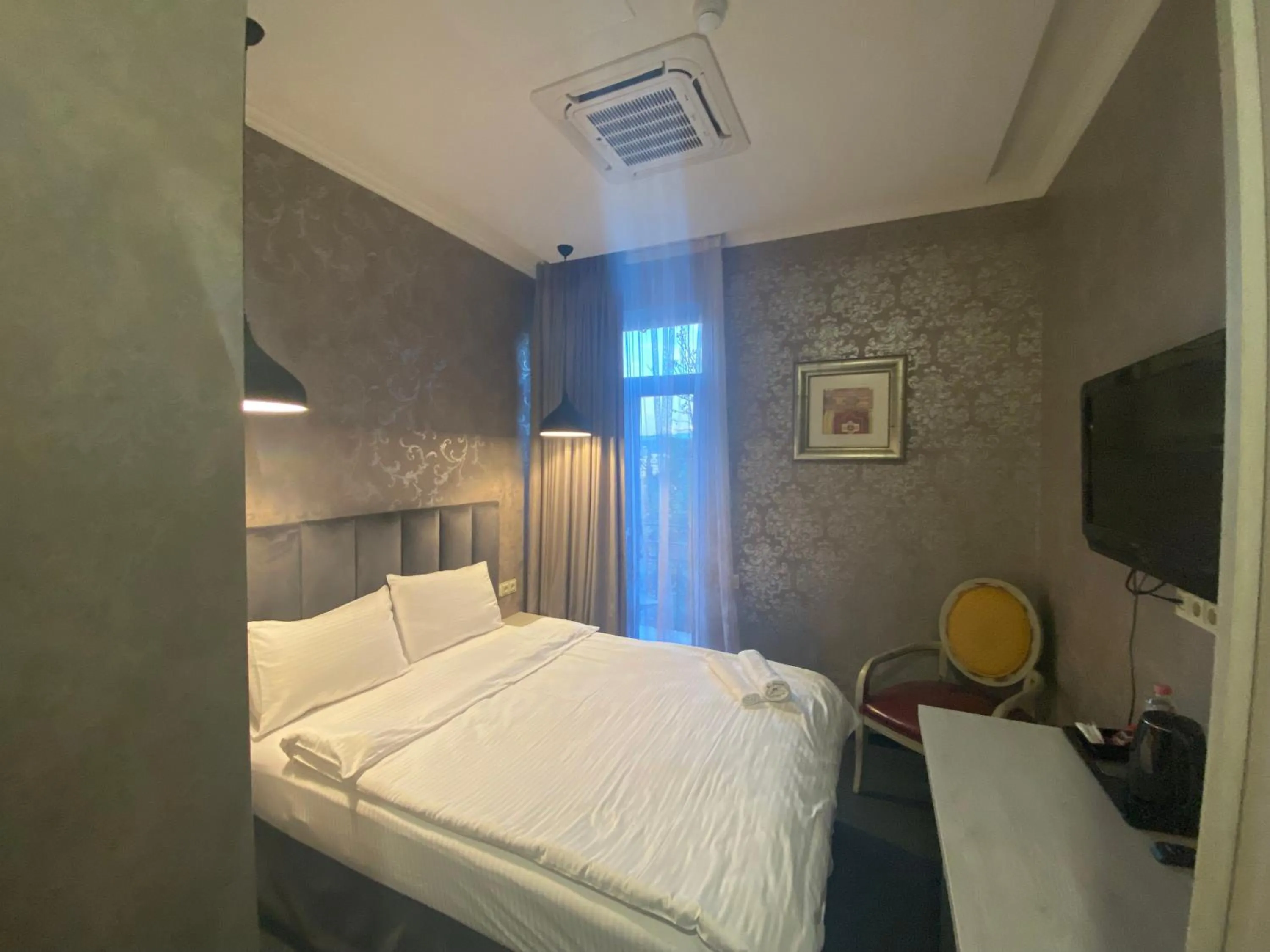 Photo of the whole room, Bed in Hotel Day Inn