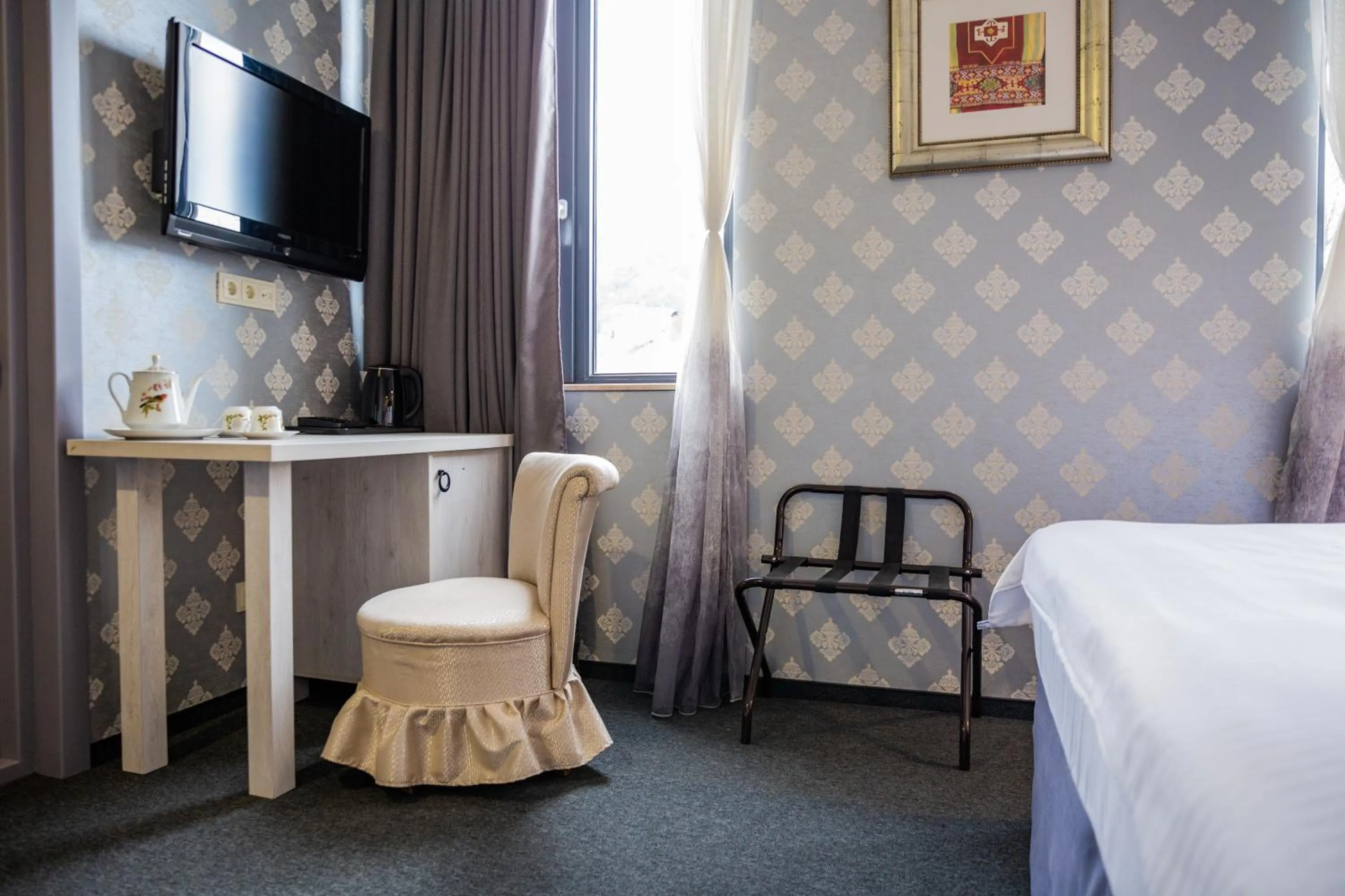 TV and multimedia, Bed in Hotel Day Inn