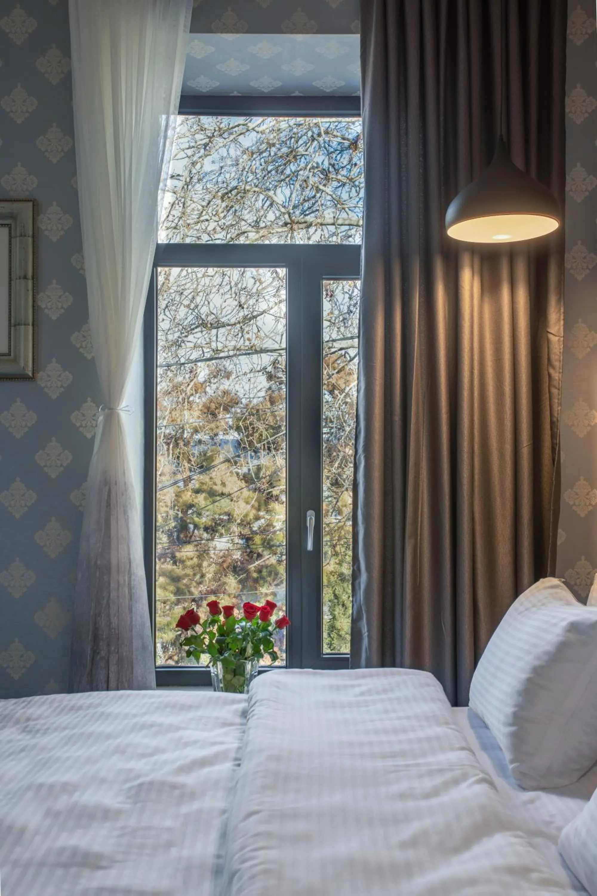 Property building, Bed in Hotel Day Inn