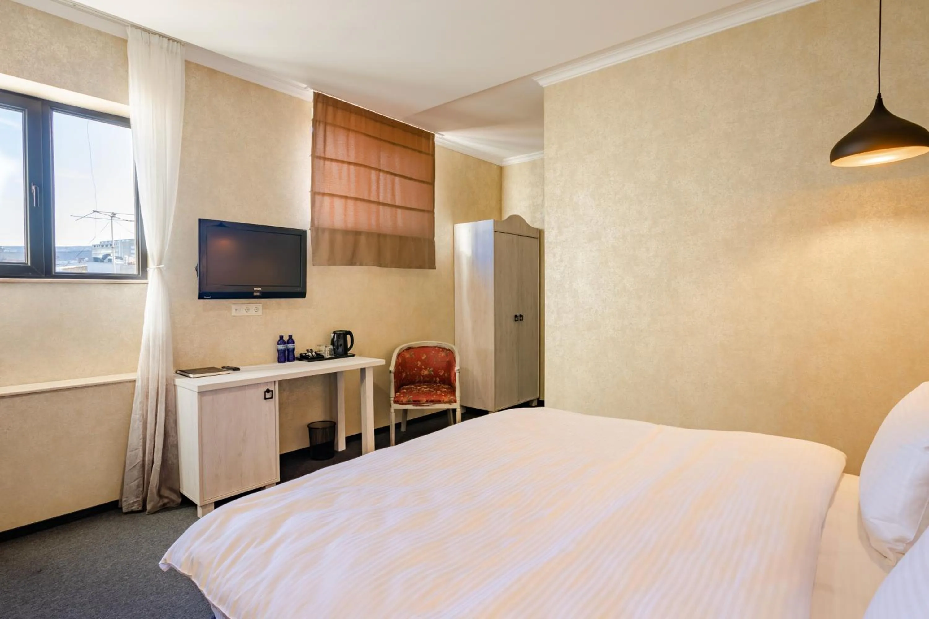 Bedroom, Bed in Hotel Day Inn