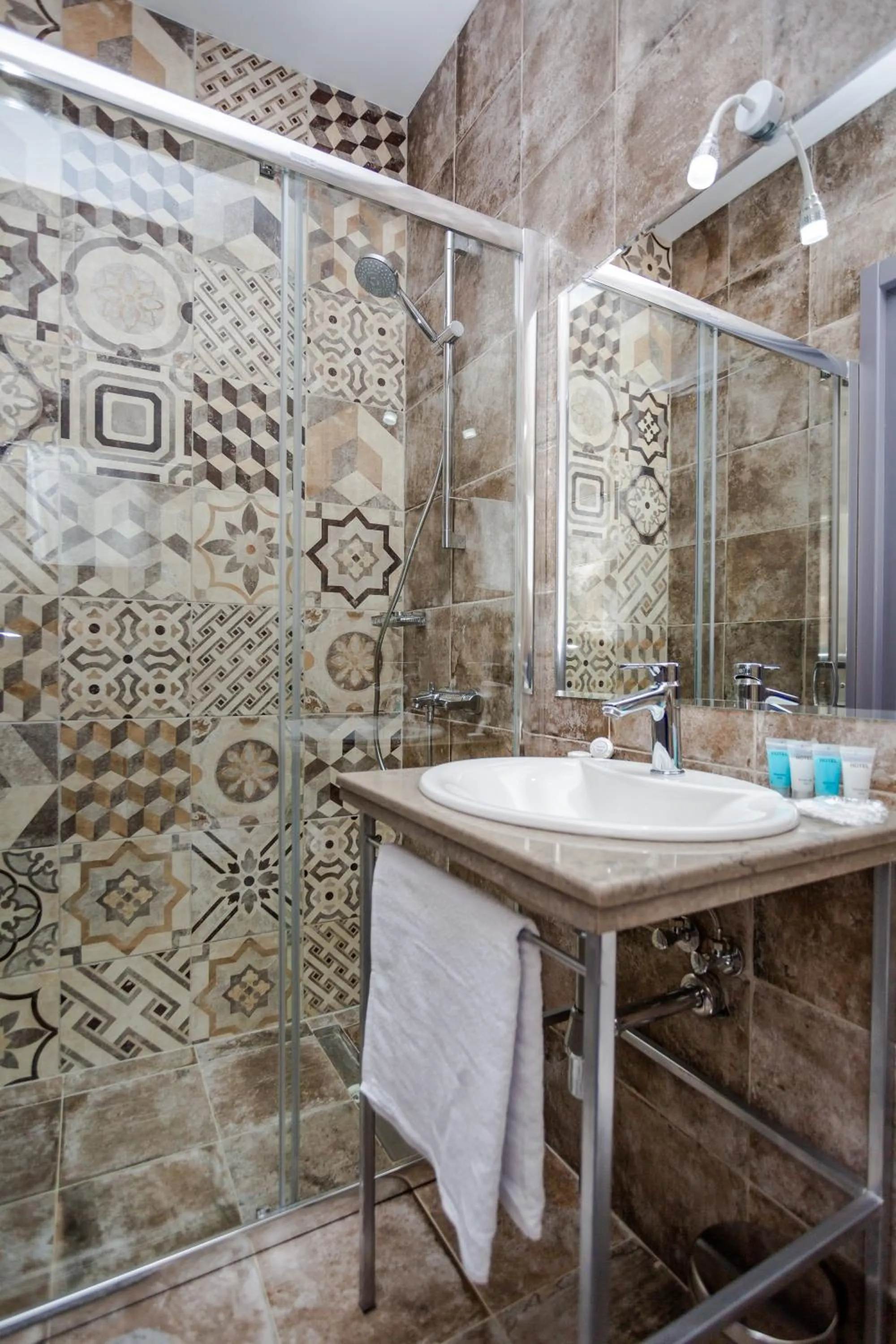 Shower in Hotel Day Inn