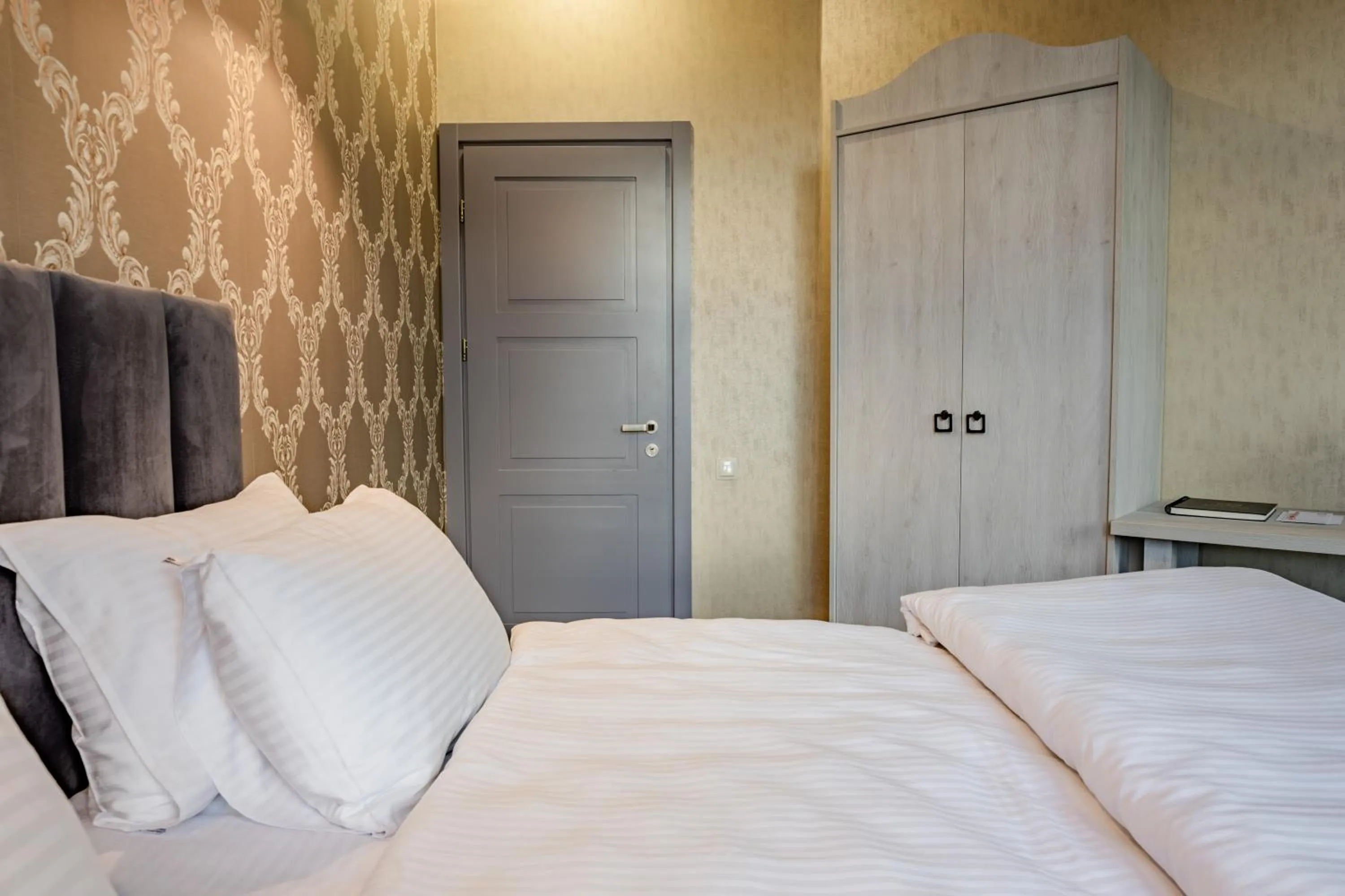 Bedroom, Bed in Hotel Day Inn