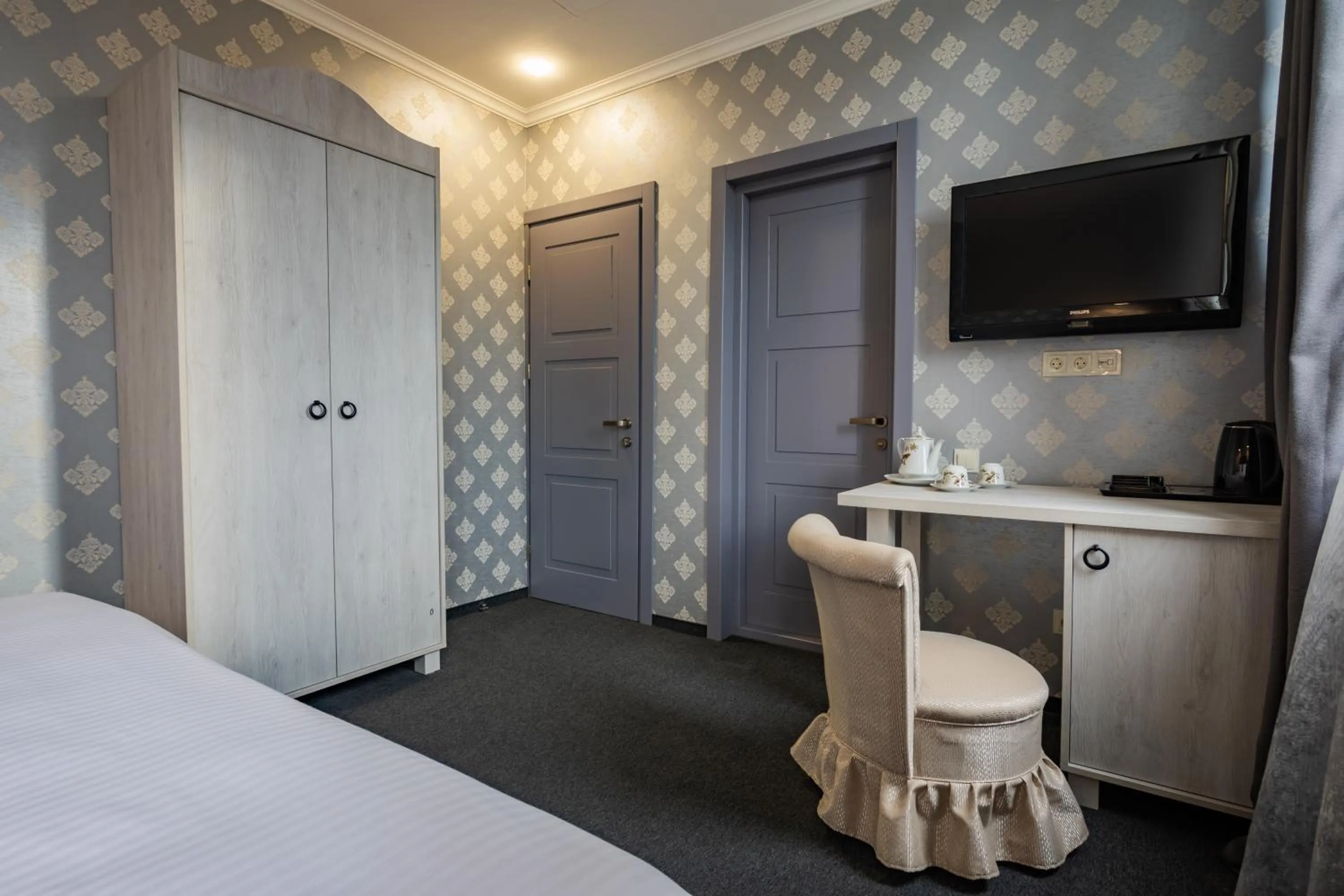 TV and multimedia, Bed in Hotel Day Inn