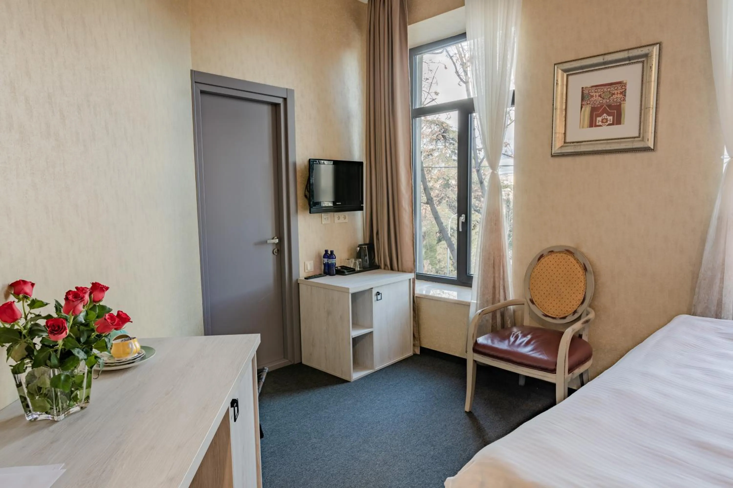 TV and multimedia, Bed in Hotel Day Inn