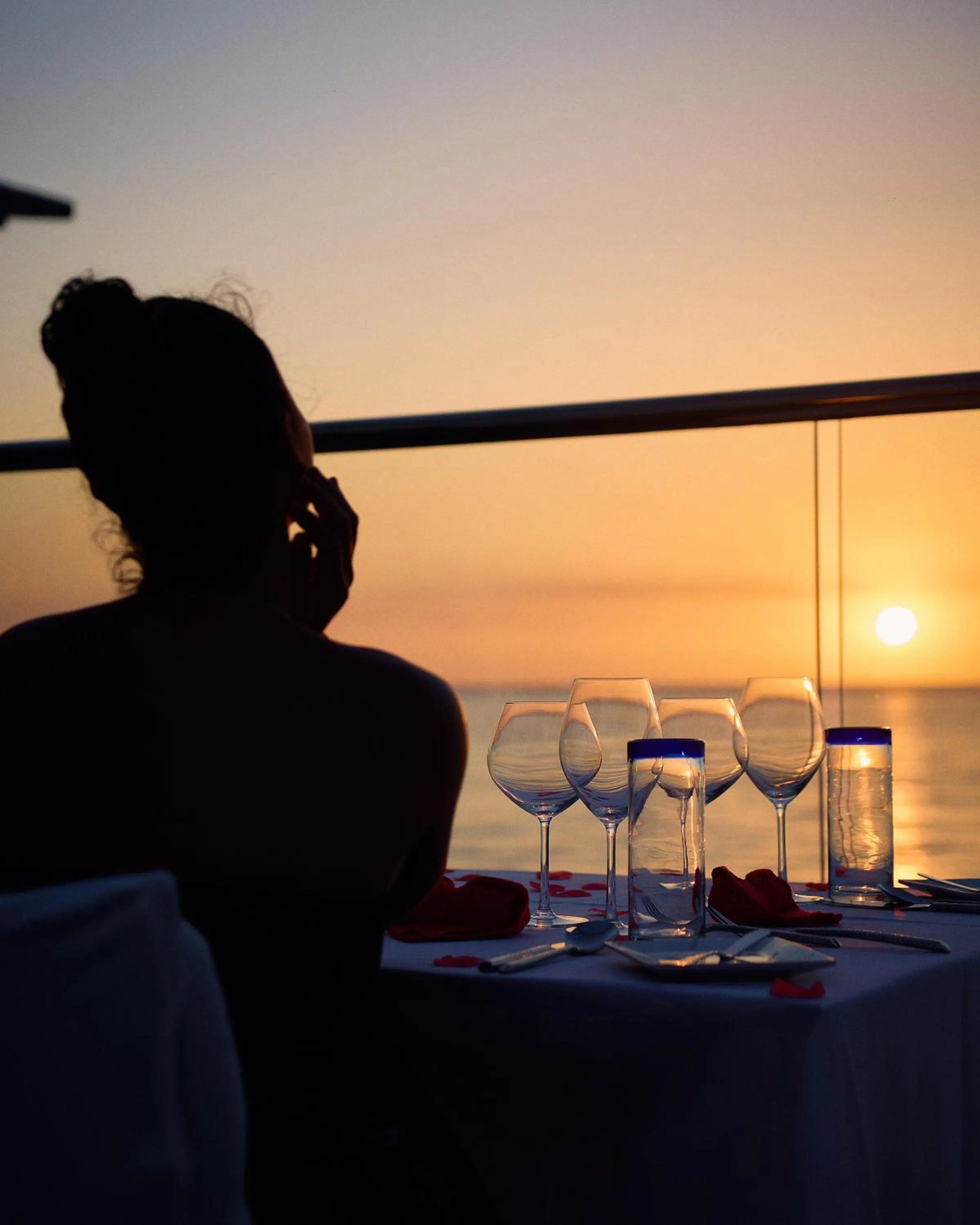 Lounge or bar in Blue Skies Beach Resort