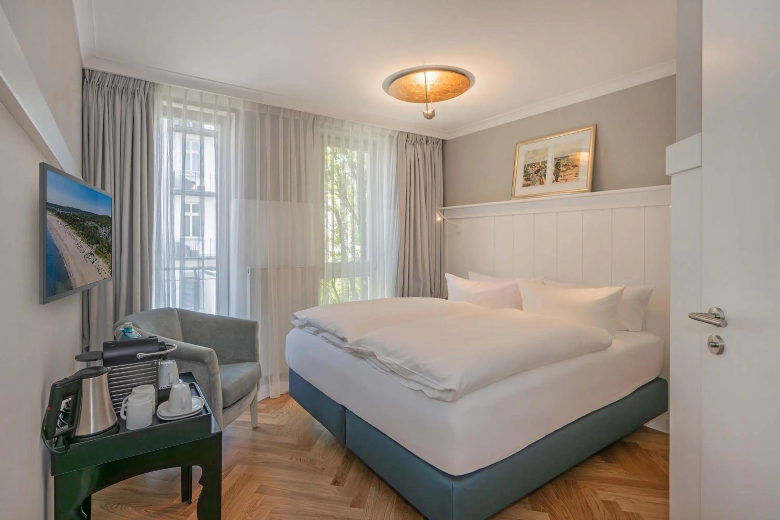 Bed in Strandhotel Heringsdorf mit Soleaußenpool 30 Grad