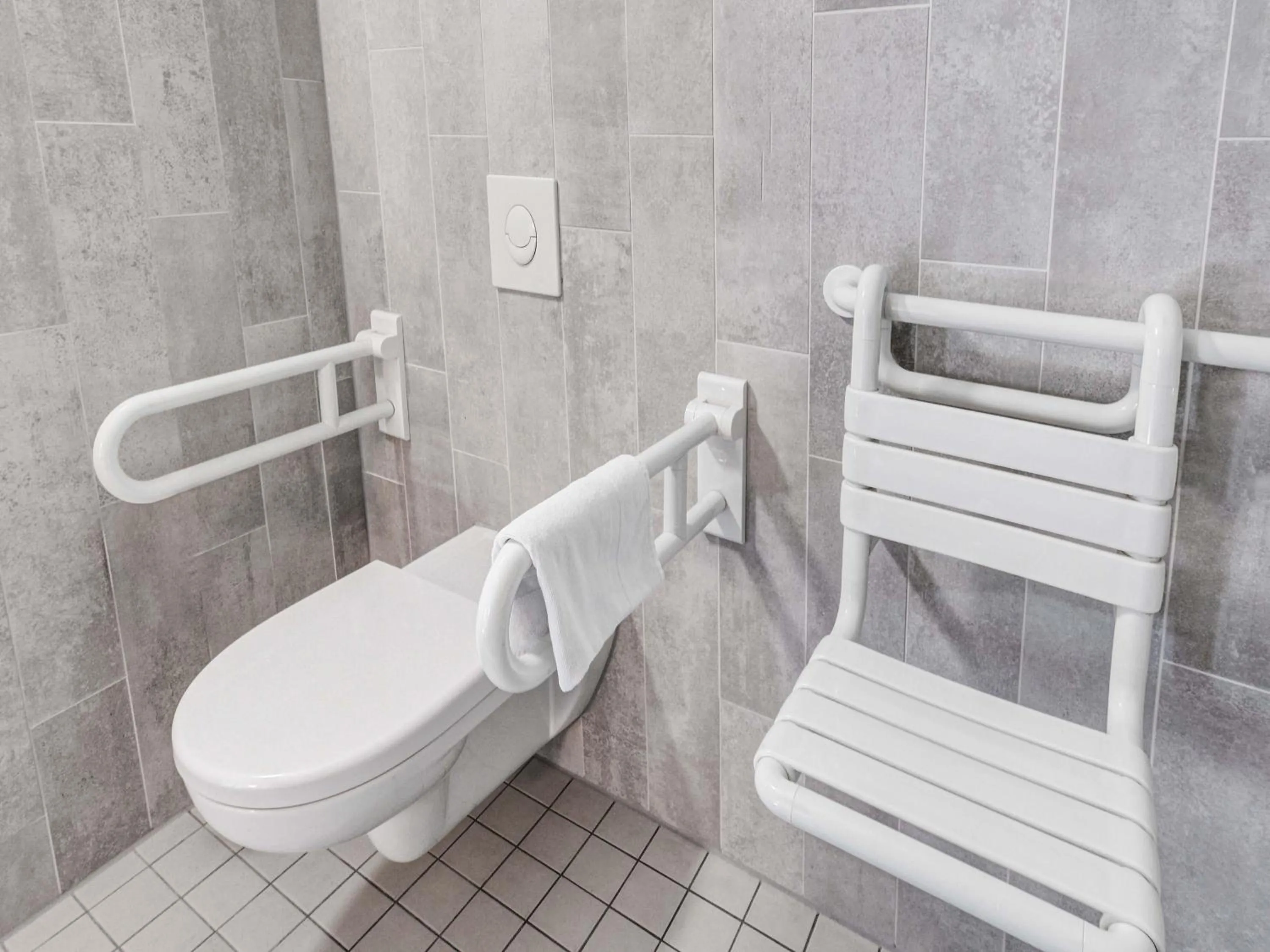 Shower in B&B HOTEL Kassel-Lohfelden