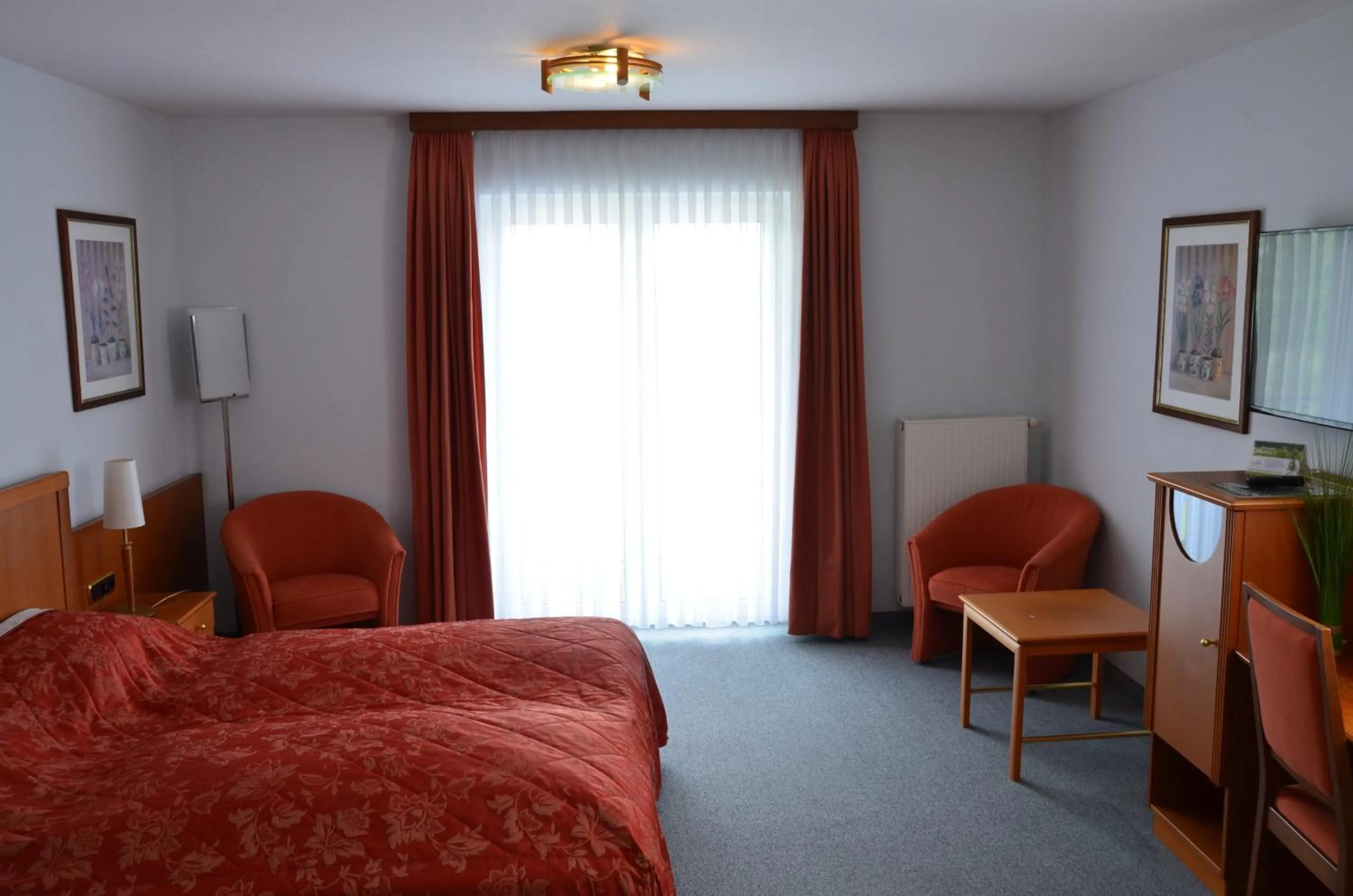 Balcony/Terrace, Bed in Hotel Bergwirt