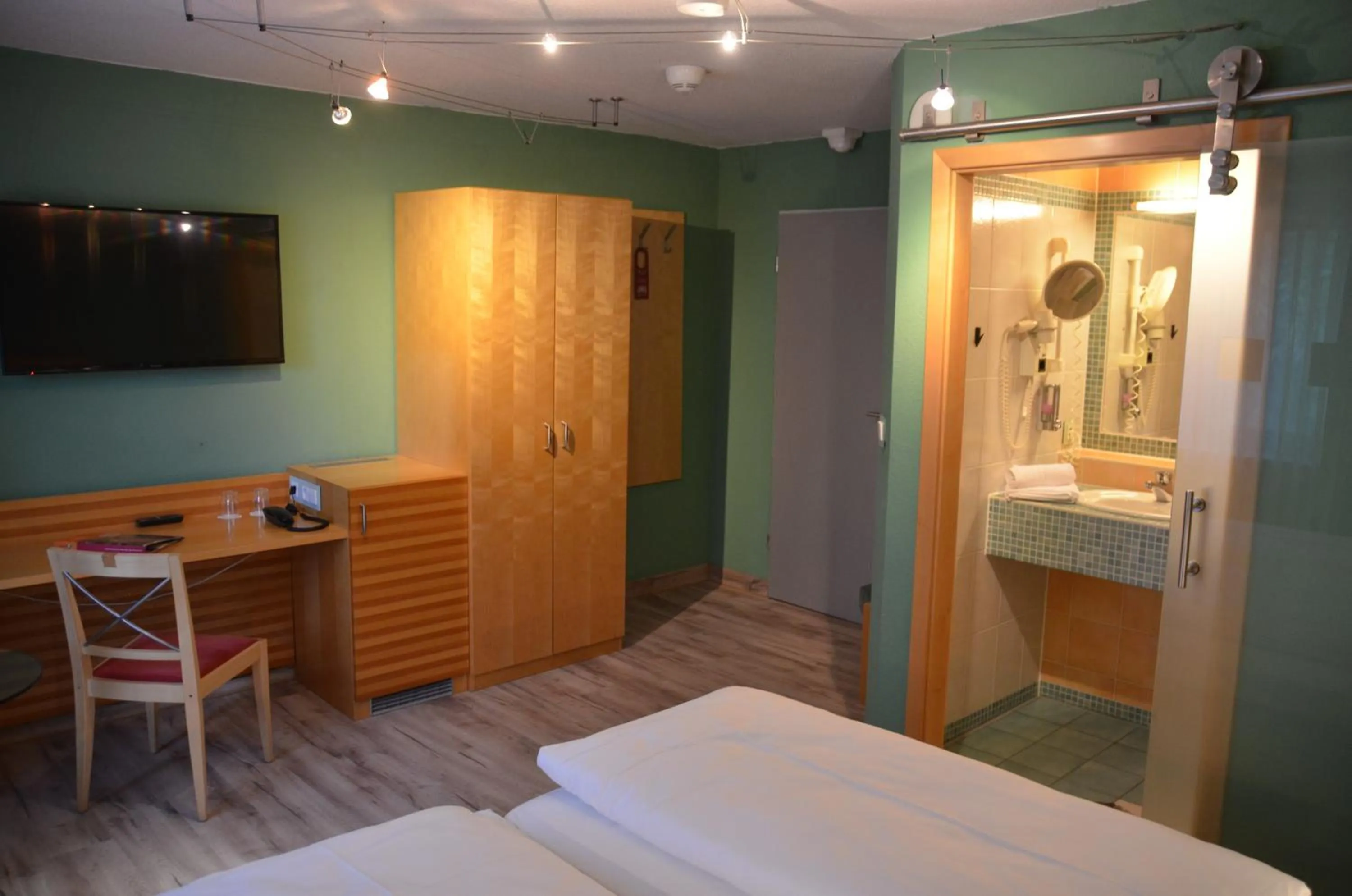 Bathroom, Bed in Hotel Bergwirt