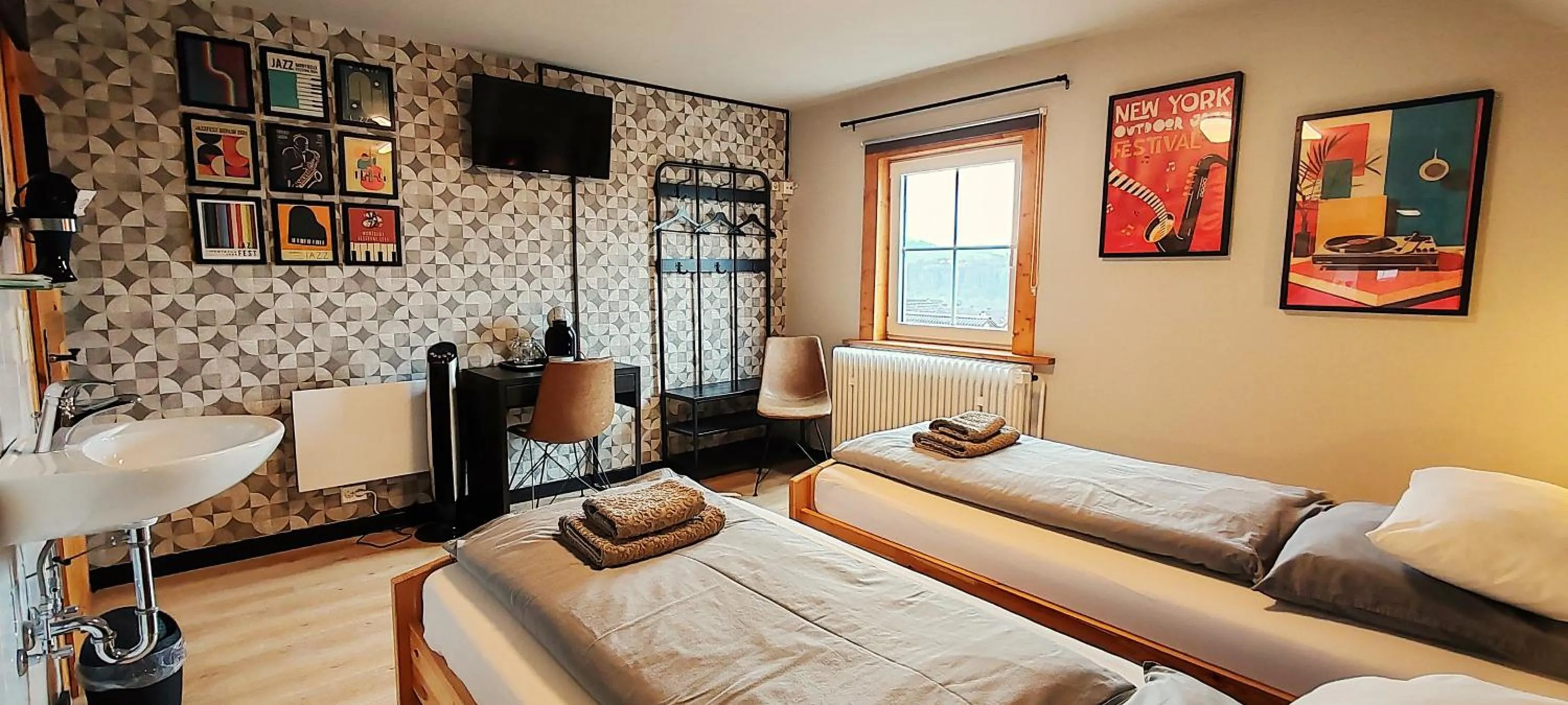 Bed in Roastineer Hotel