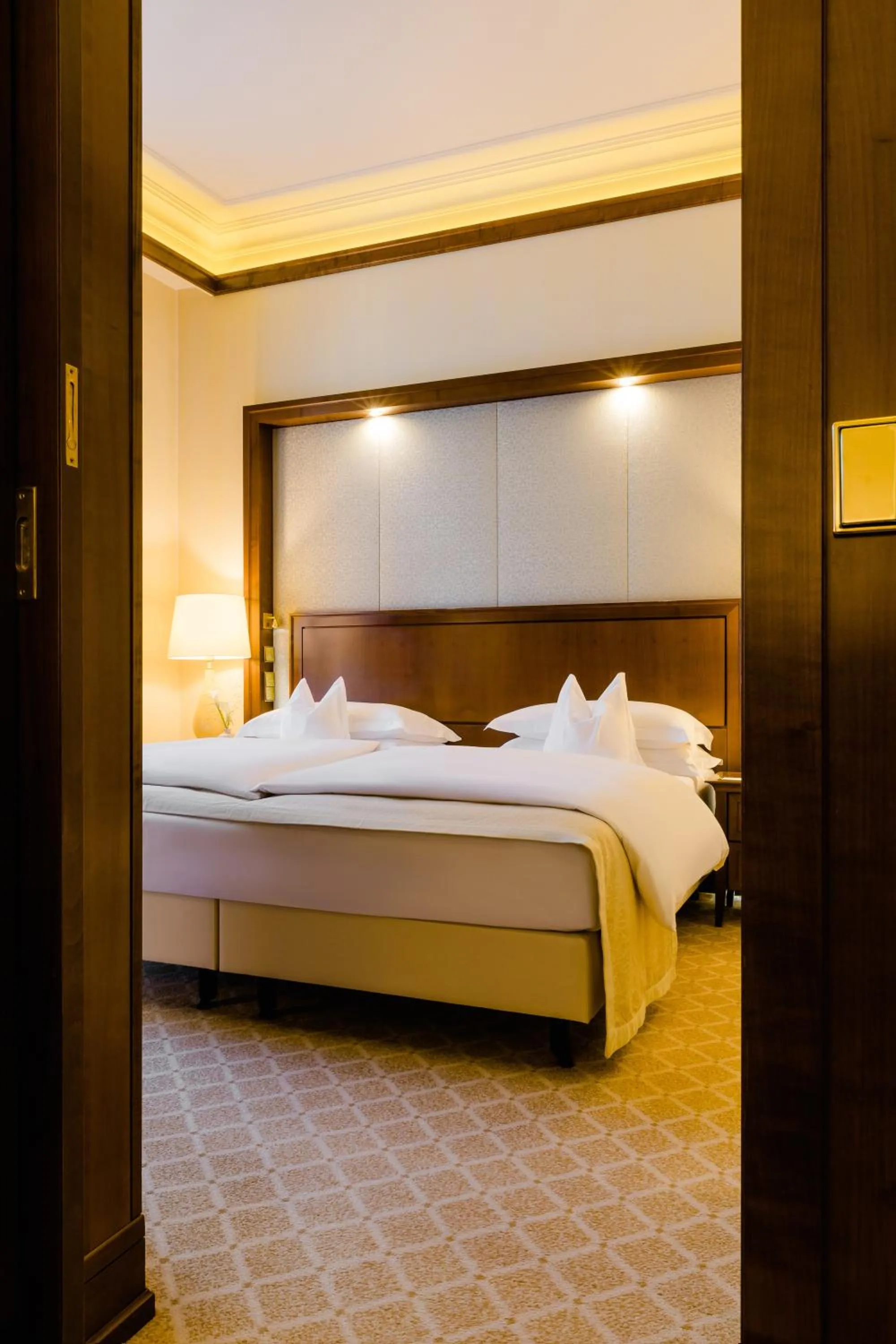 Bedroom, Bed in Excelsior Hotel Ernst am Dom