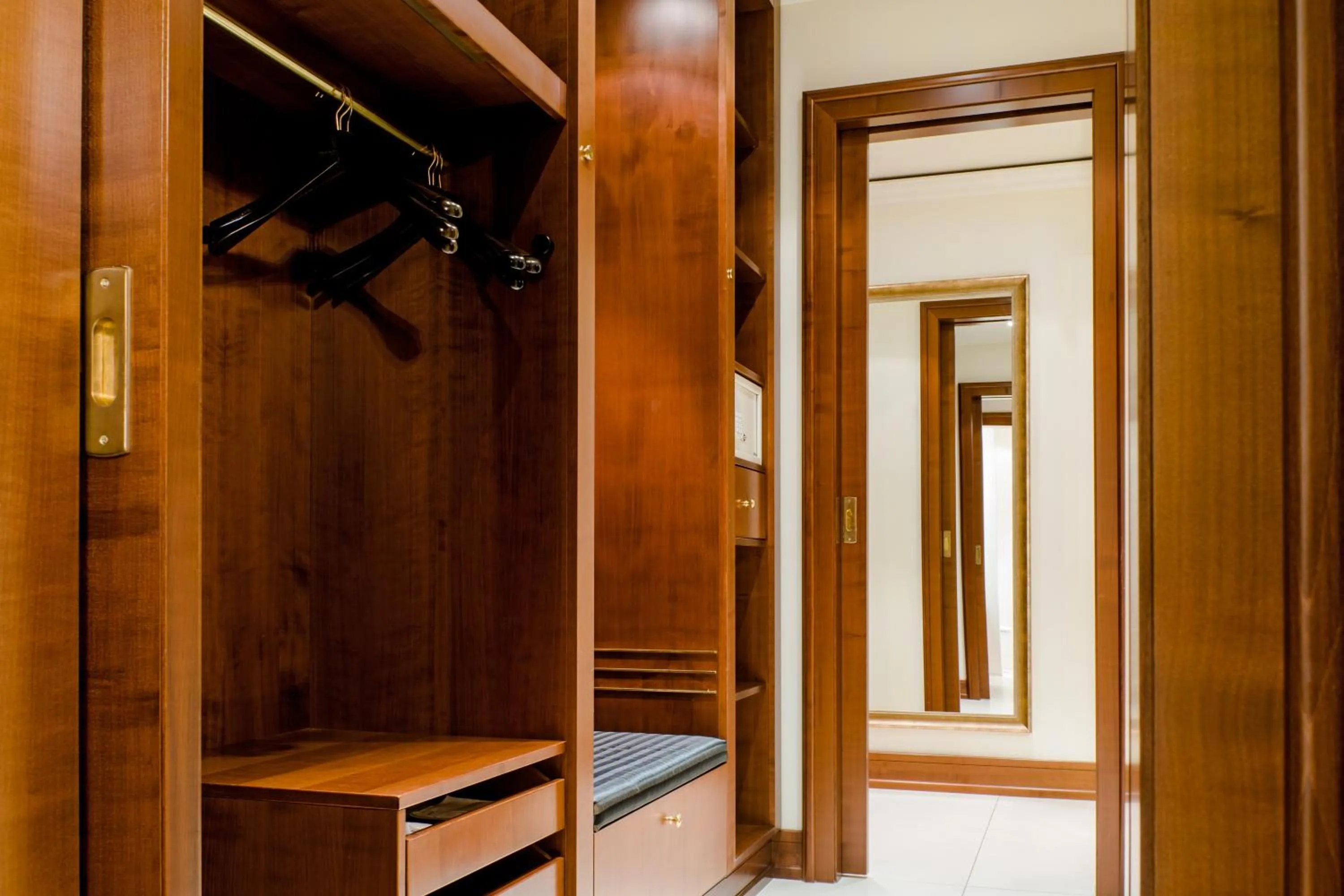 wardrobe in Excelsior Hotel Ernst am Dom