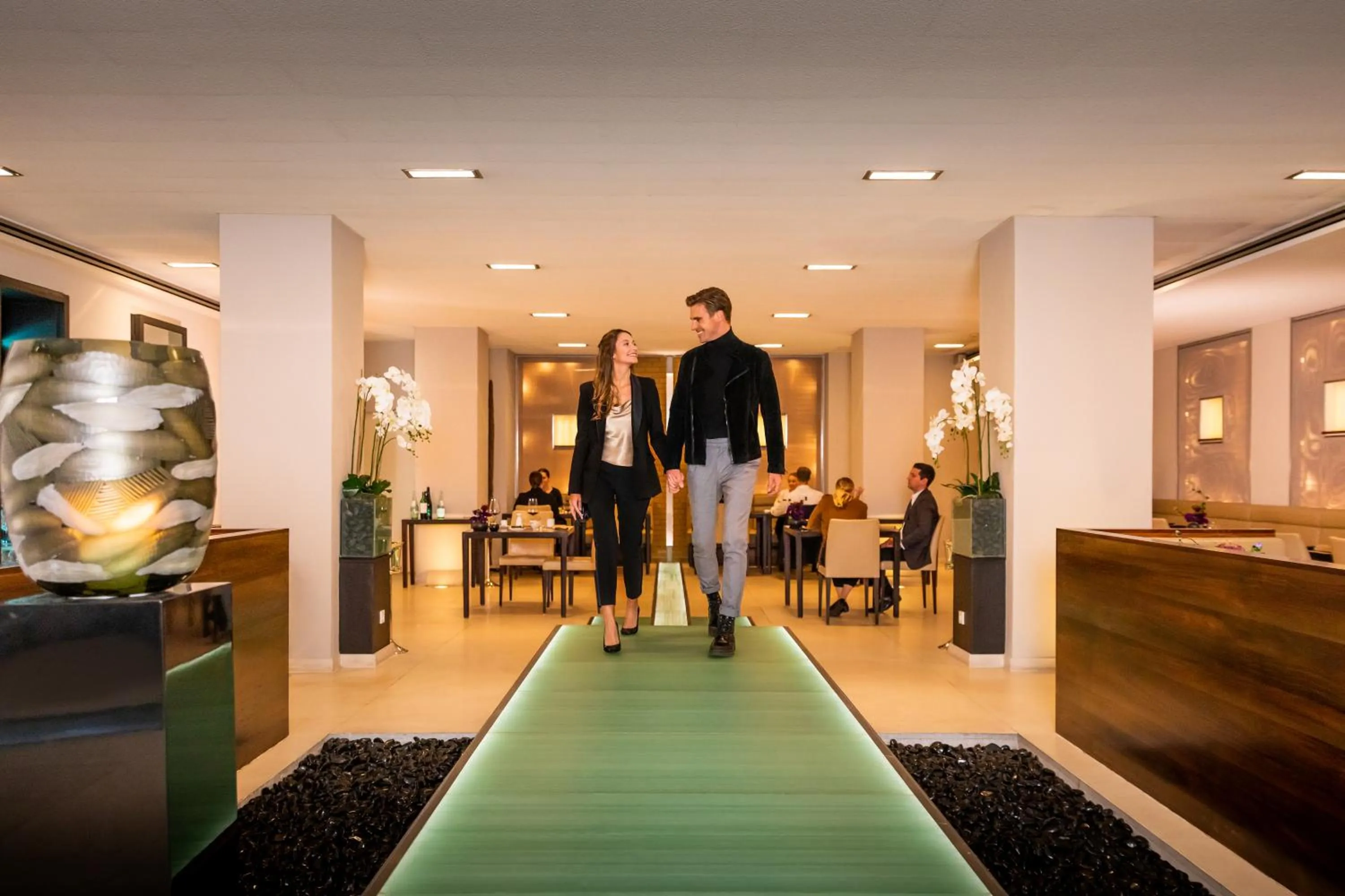 Restaurant/places to eat in Excelsior Hotel Ernst am Dom