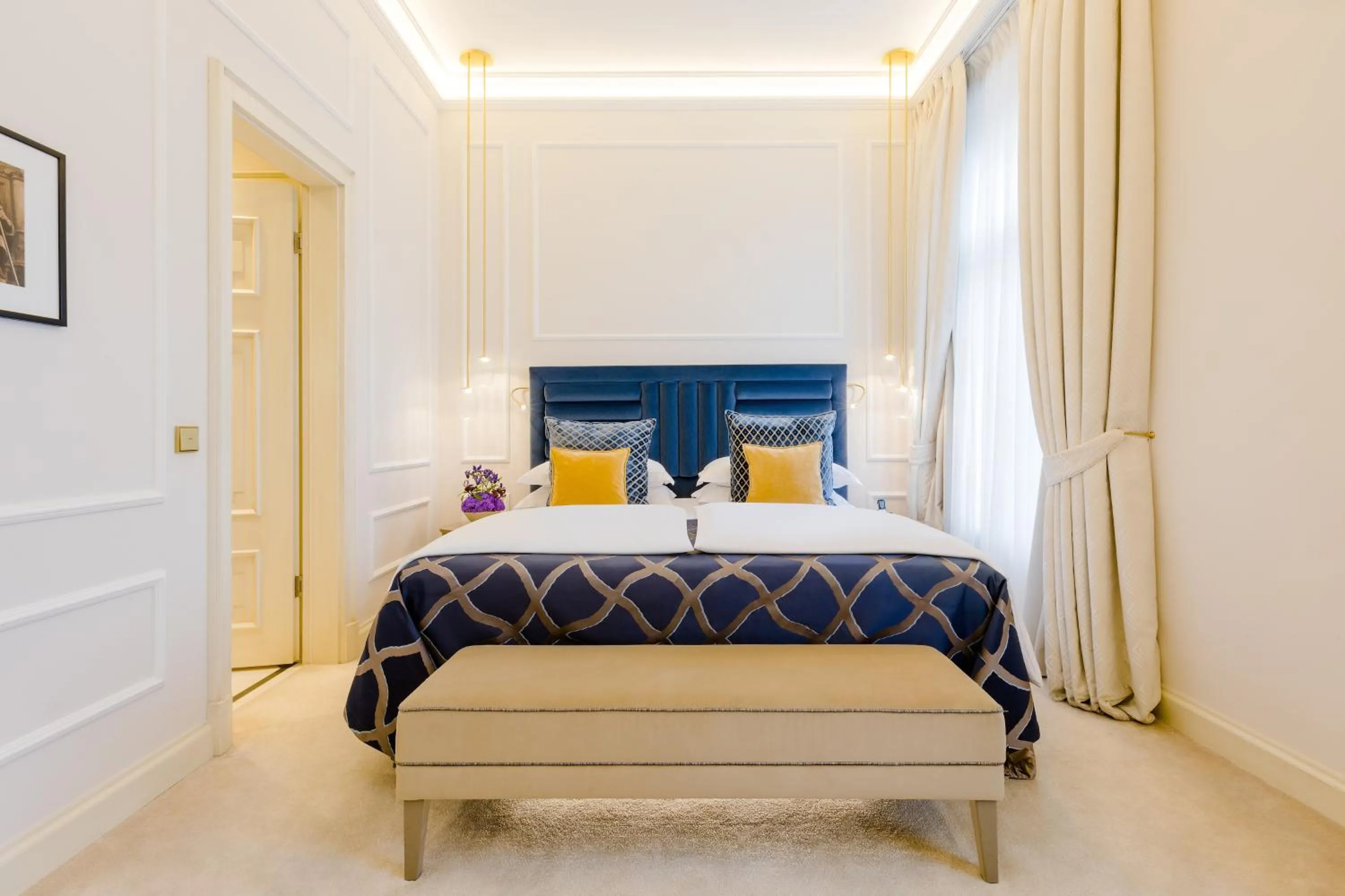 Bed in Excelsior Hotel Ernst am Dom