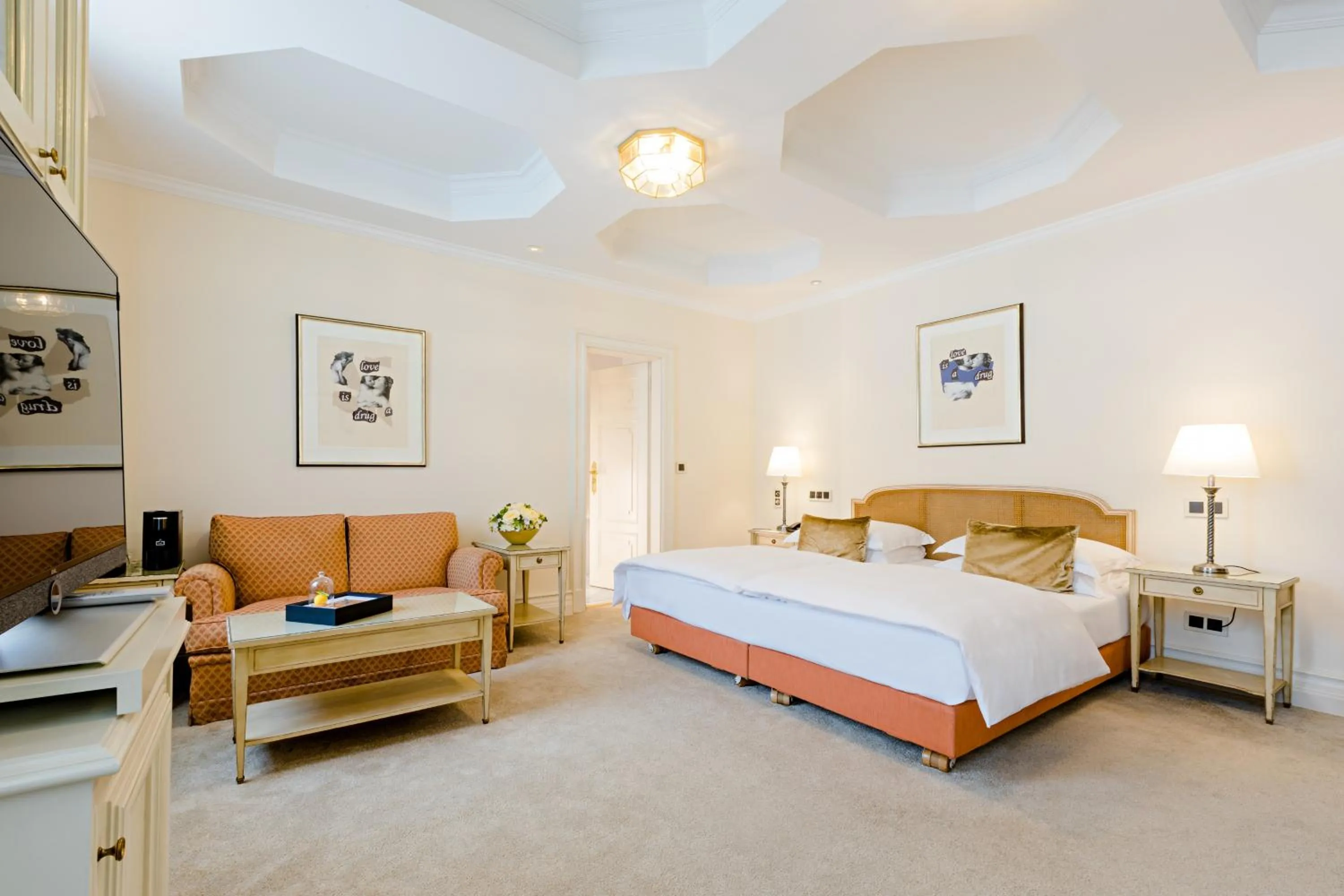 Photo of the whole room, Bed in Excelsior Hotel Ernst am Dom