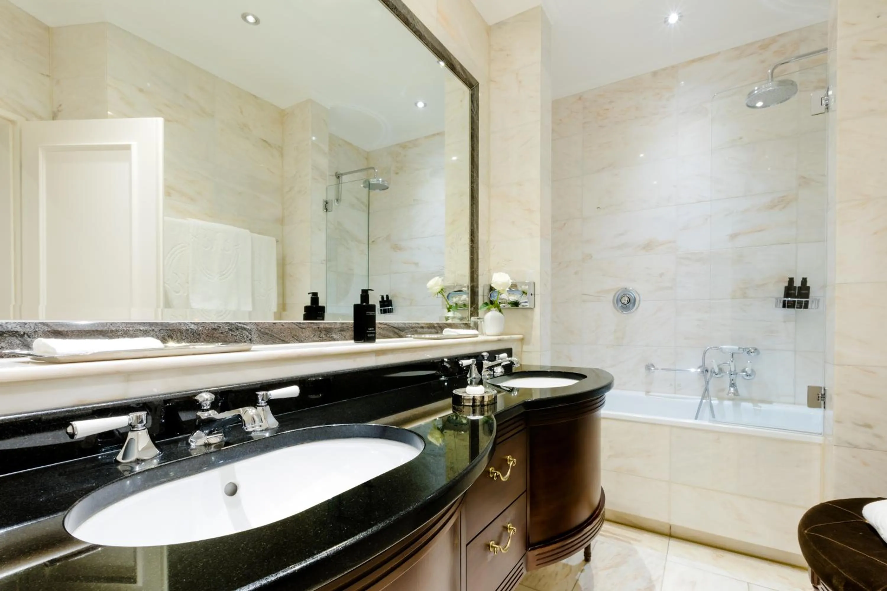 Bathroom in Excelsior Hotel Ernst am Dom