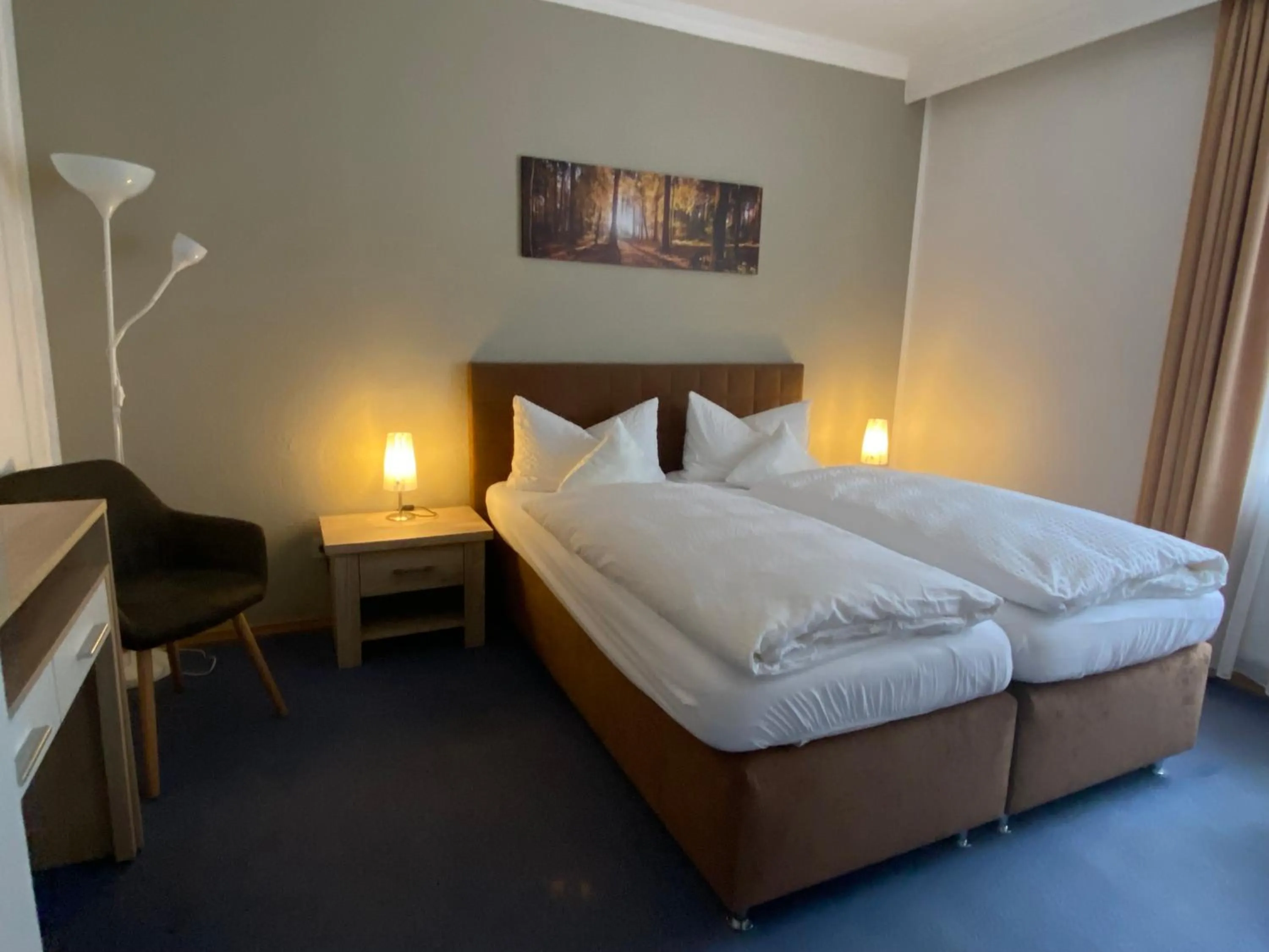 Bed in Sevda's Hotel Garni Weinforth