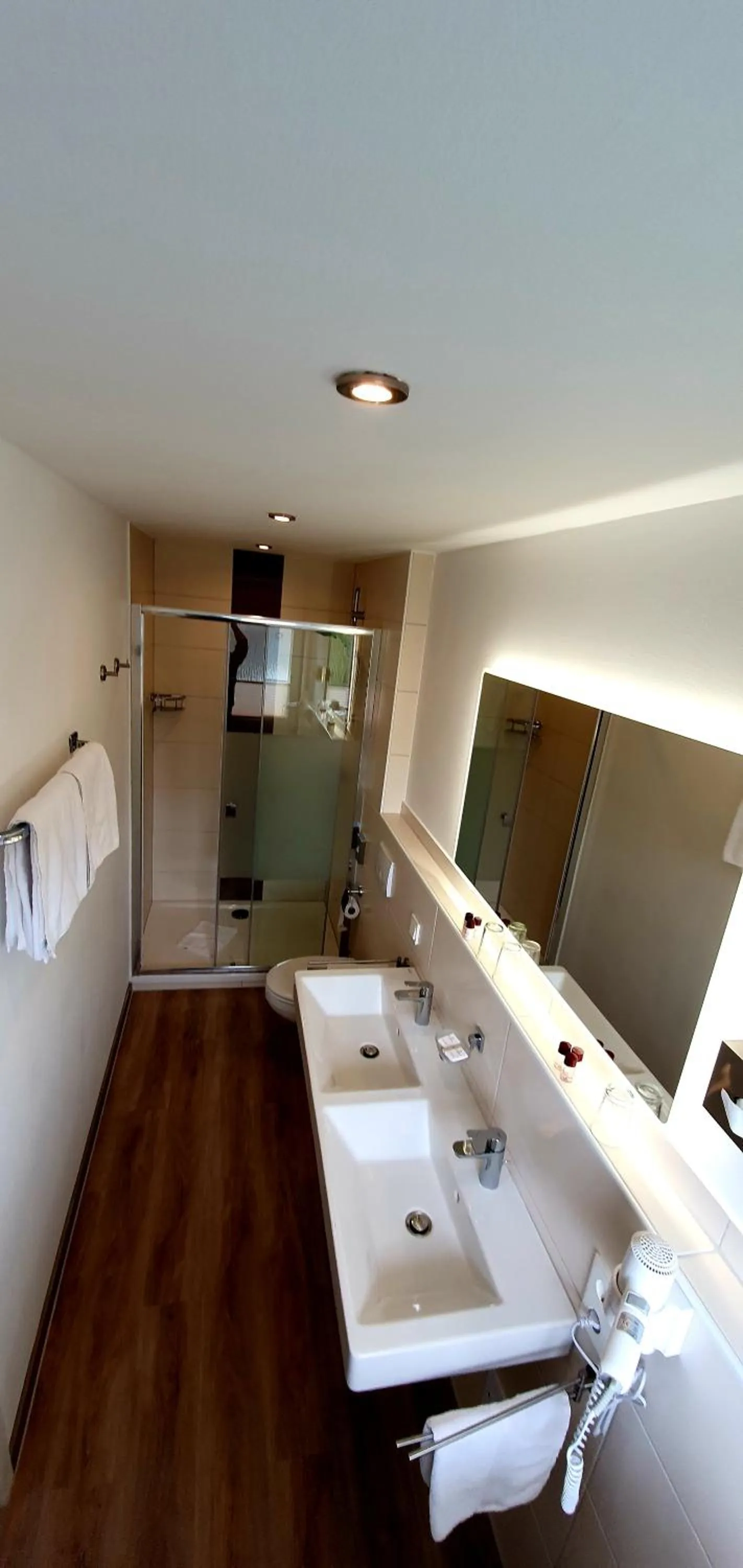 Bathroom in Sevda's Hotel Garni Weinforth