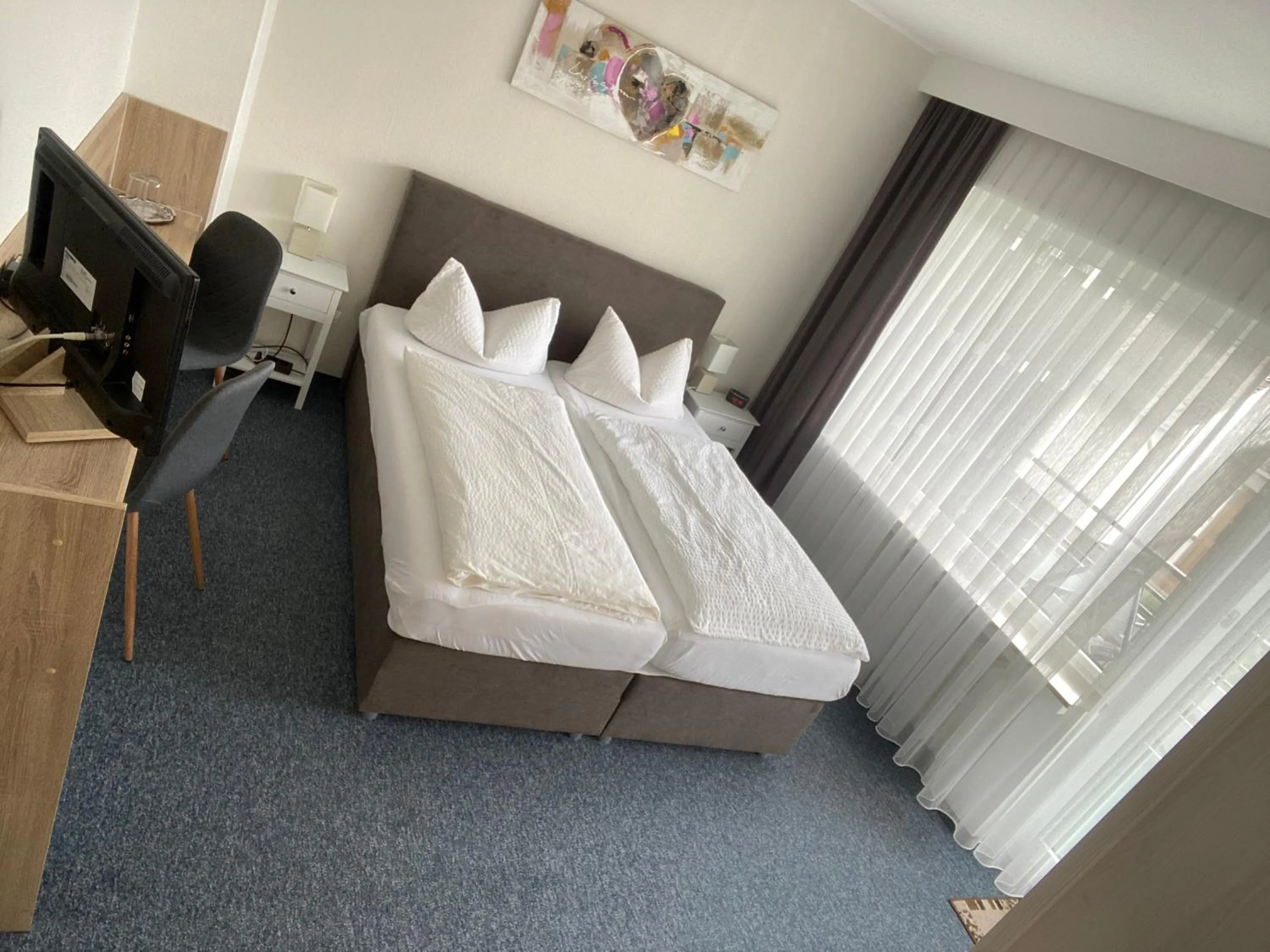 Bed in Sevda's Hotel Garni Weinforth