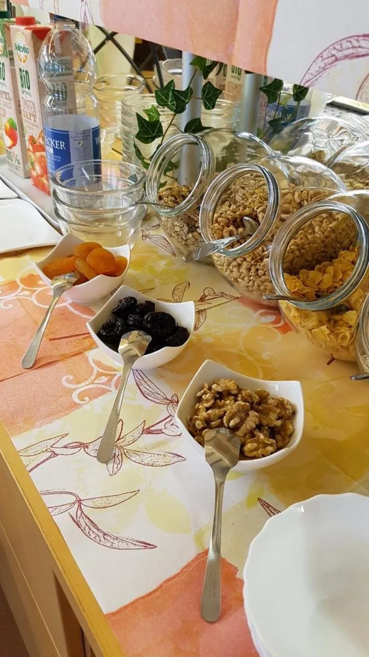 Breakfast in Sevda's Hotel Garni Weinforth